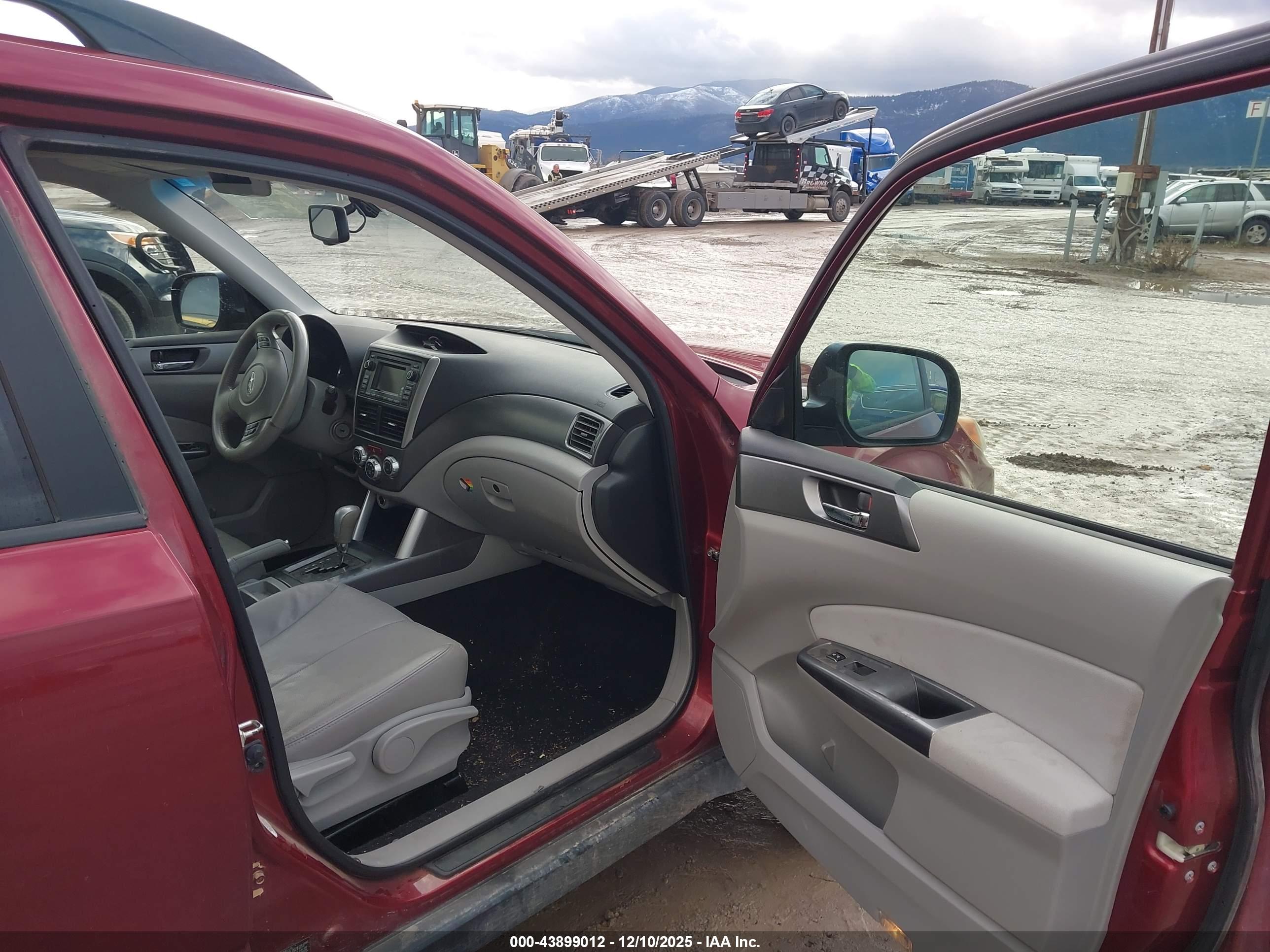 SUBARU FORESTER image 5