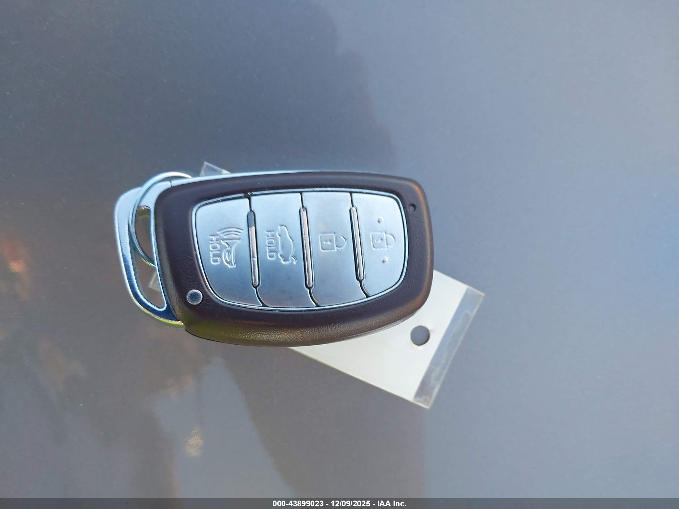 HYUNDAI ELANTRA image 11