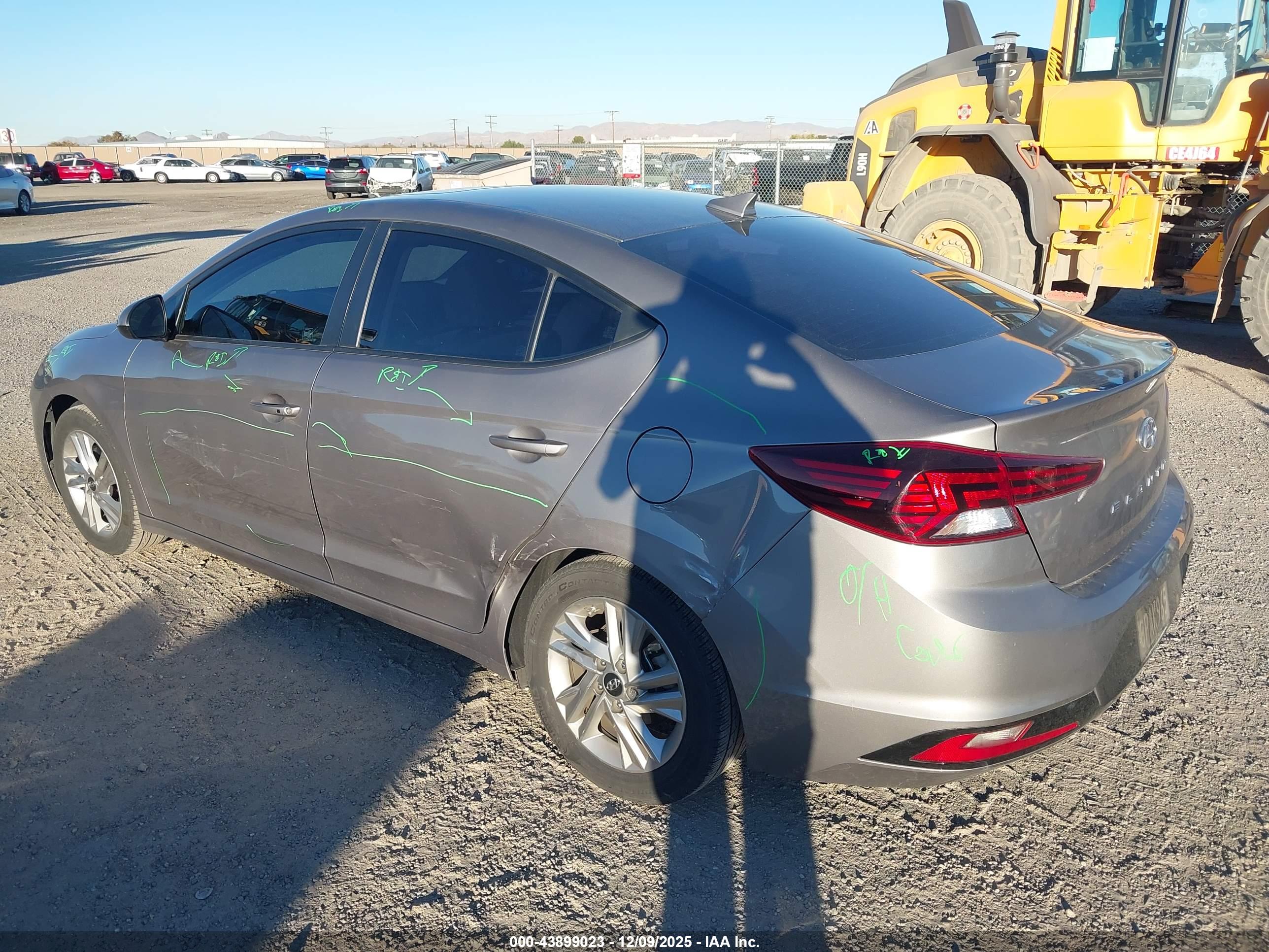 HYUNDAI ELANTRA image 3