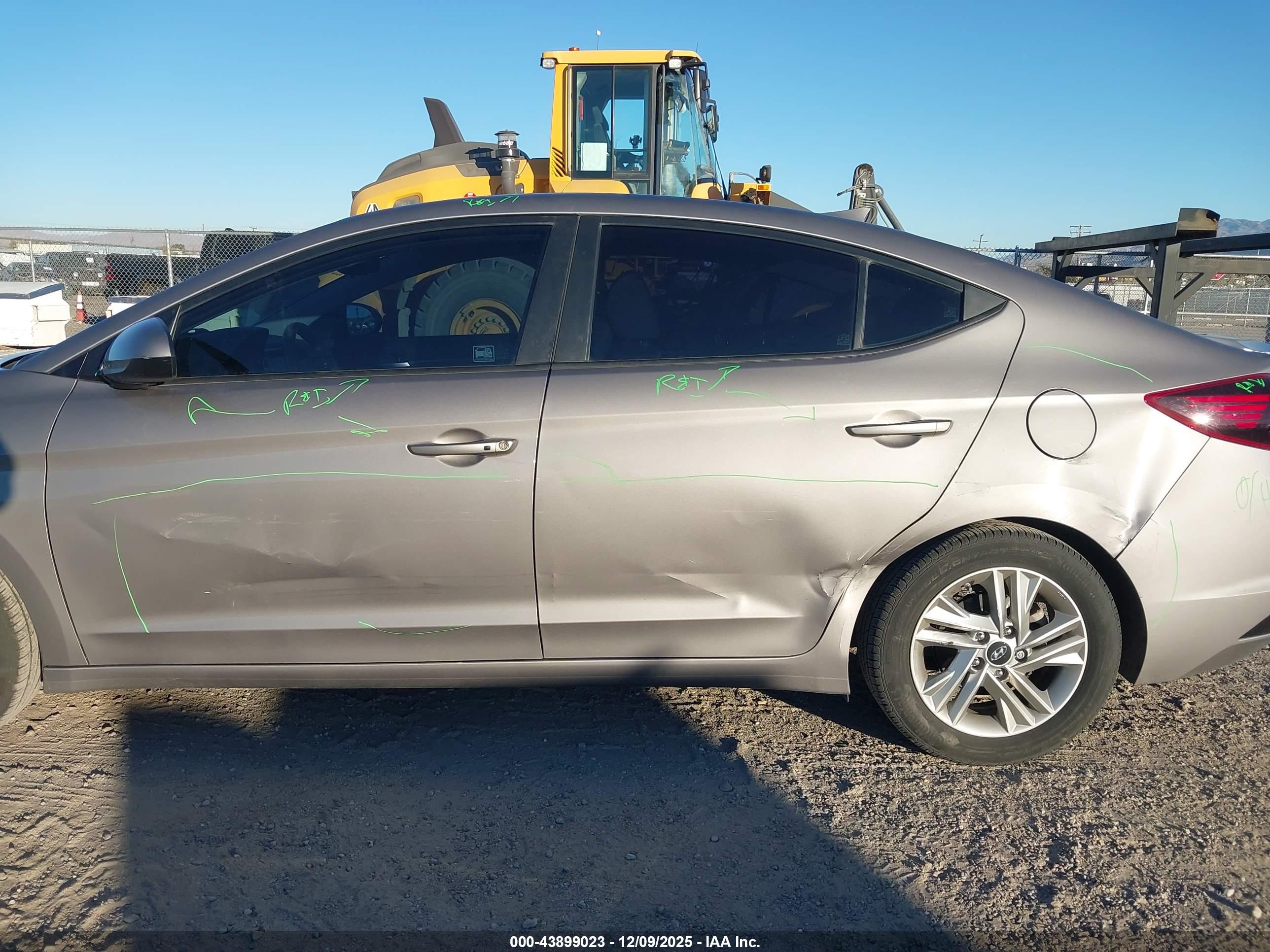 HYUNDAI ELANTRA image 6