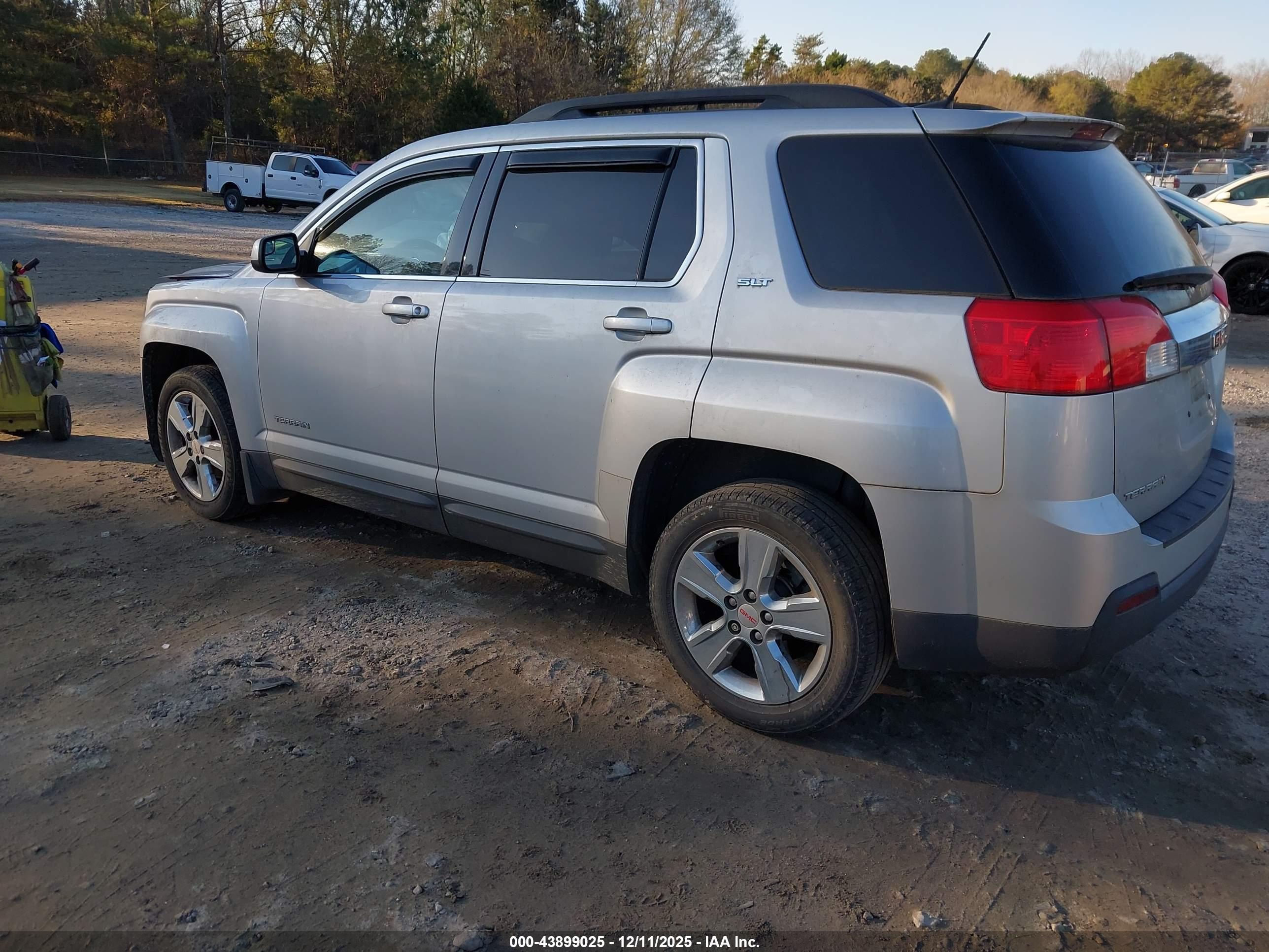 GMC TERRAIN image 3