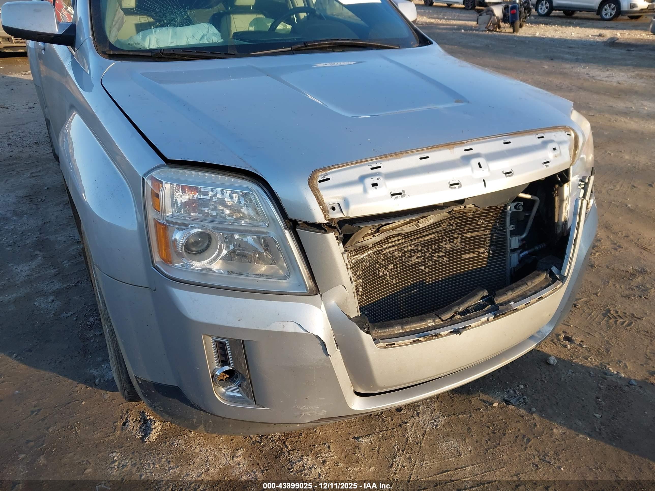 GMC TERRAIN image 6