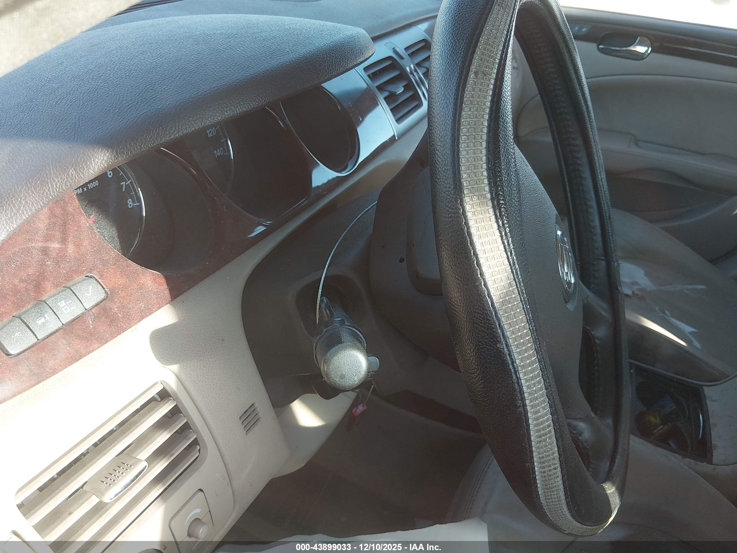 BUICK LUCERNE image 7