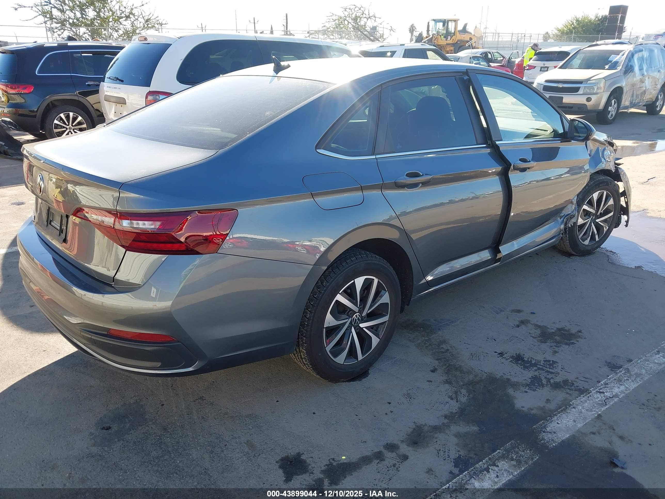 VOLKSWAGEN JETTA image 4
