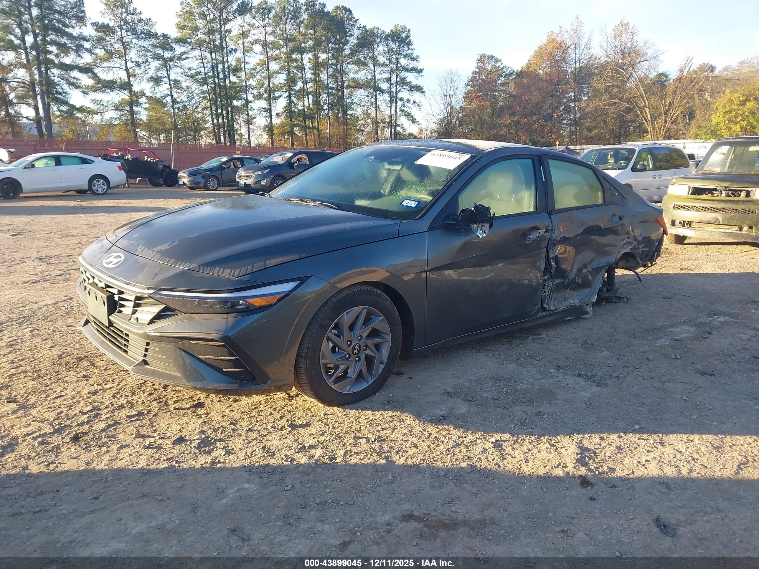 HYUNDAI ELANTRA image 2