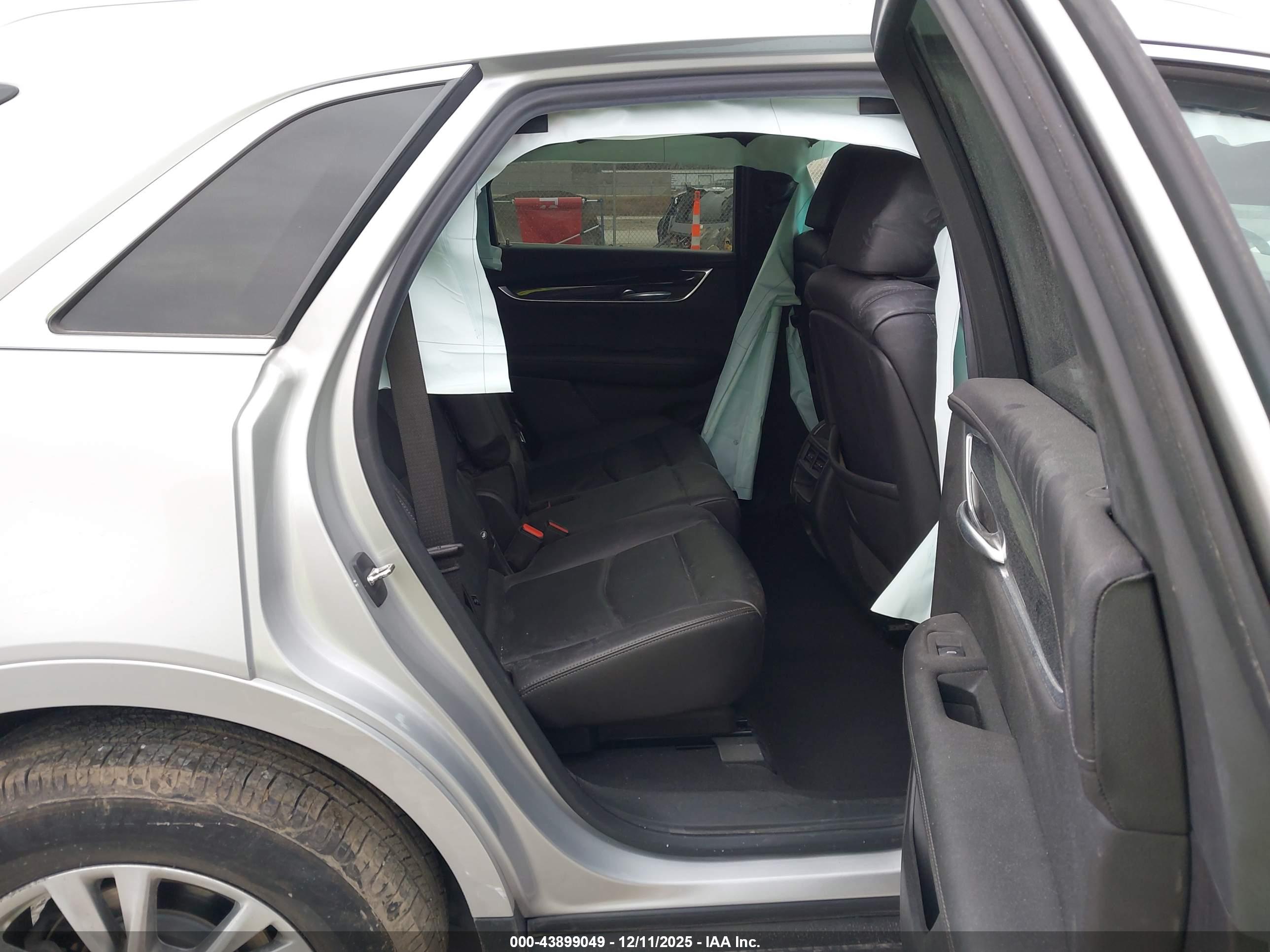 CADILLAC XT5 image 8