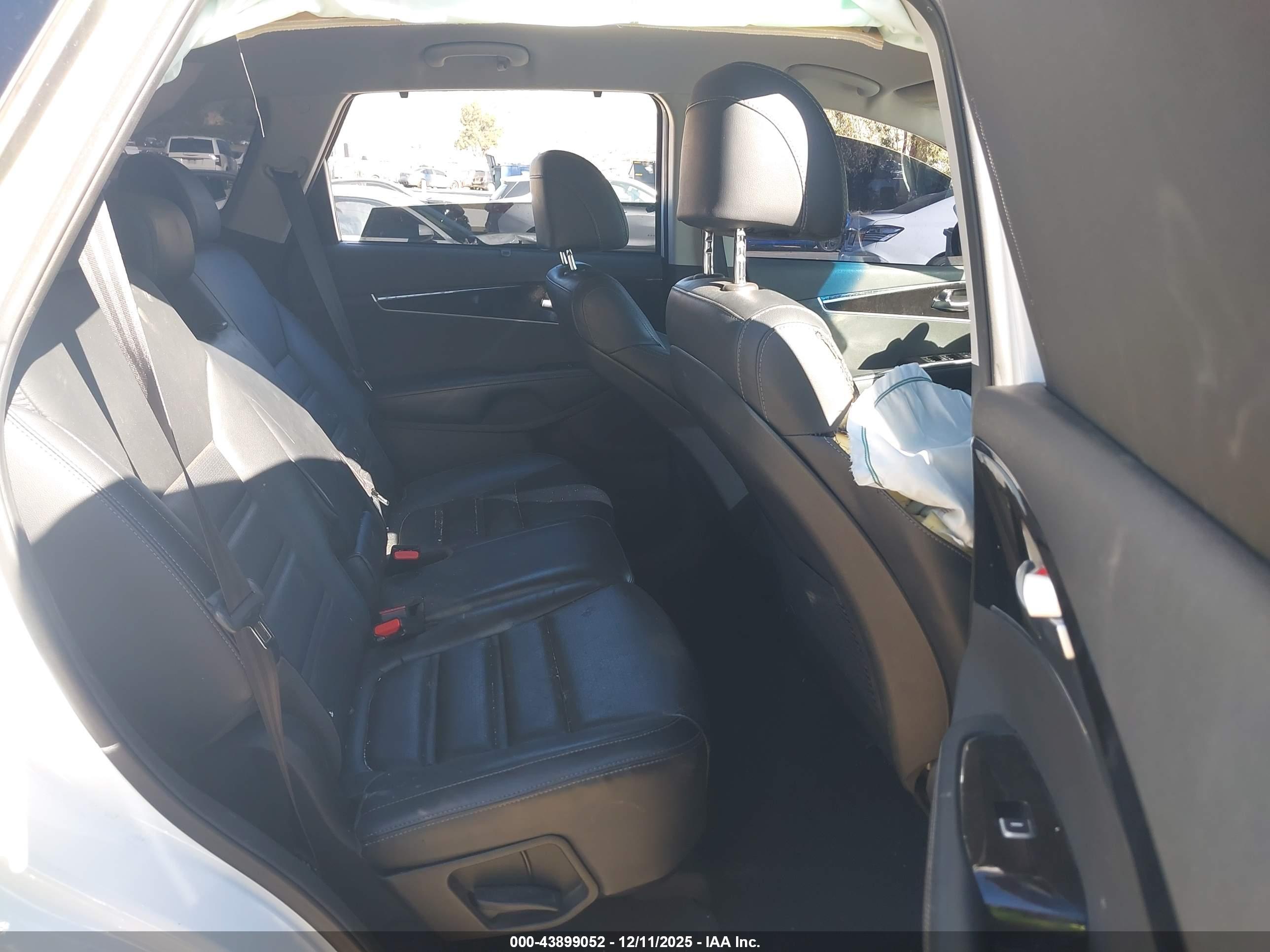 KIA SORENTO image 8