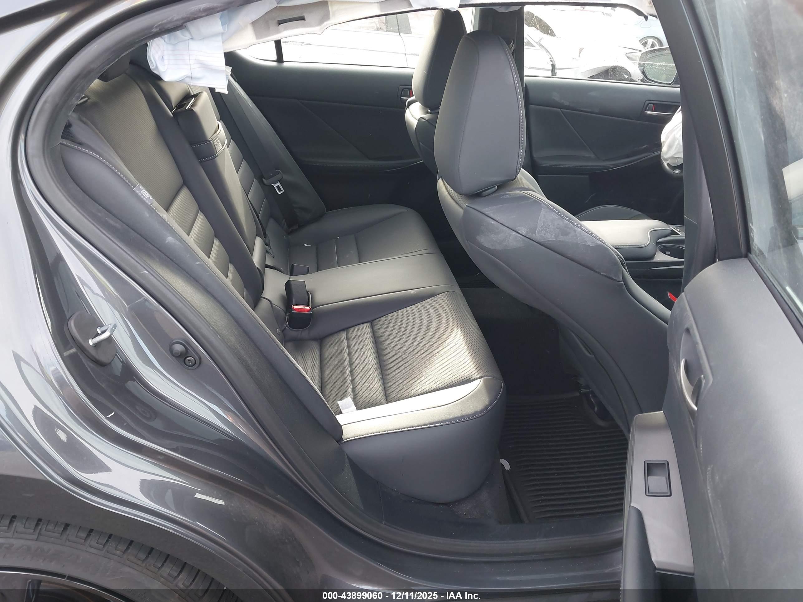 LEXUS IS image 8