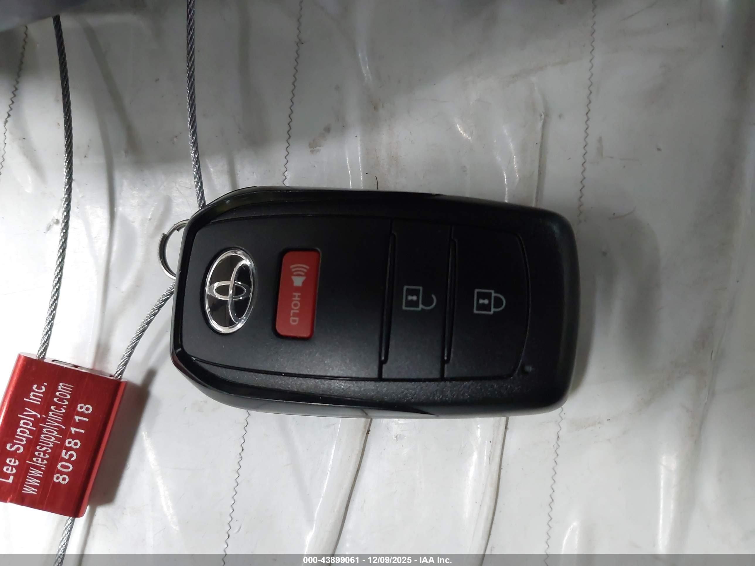 TOYOTA COROLLA image 11