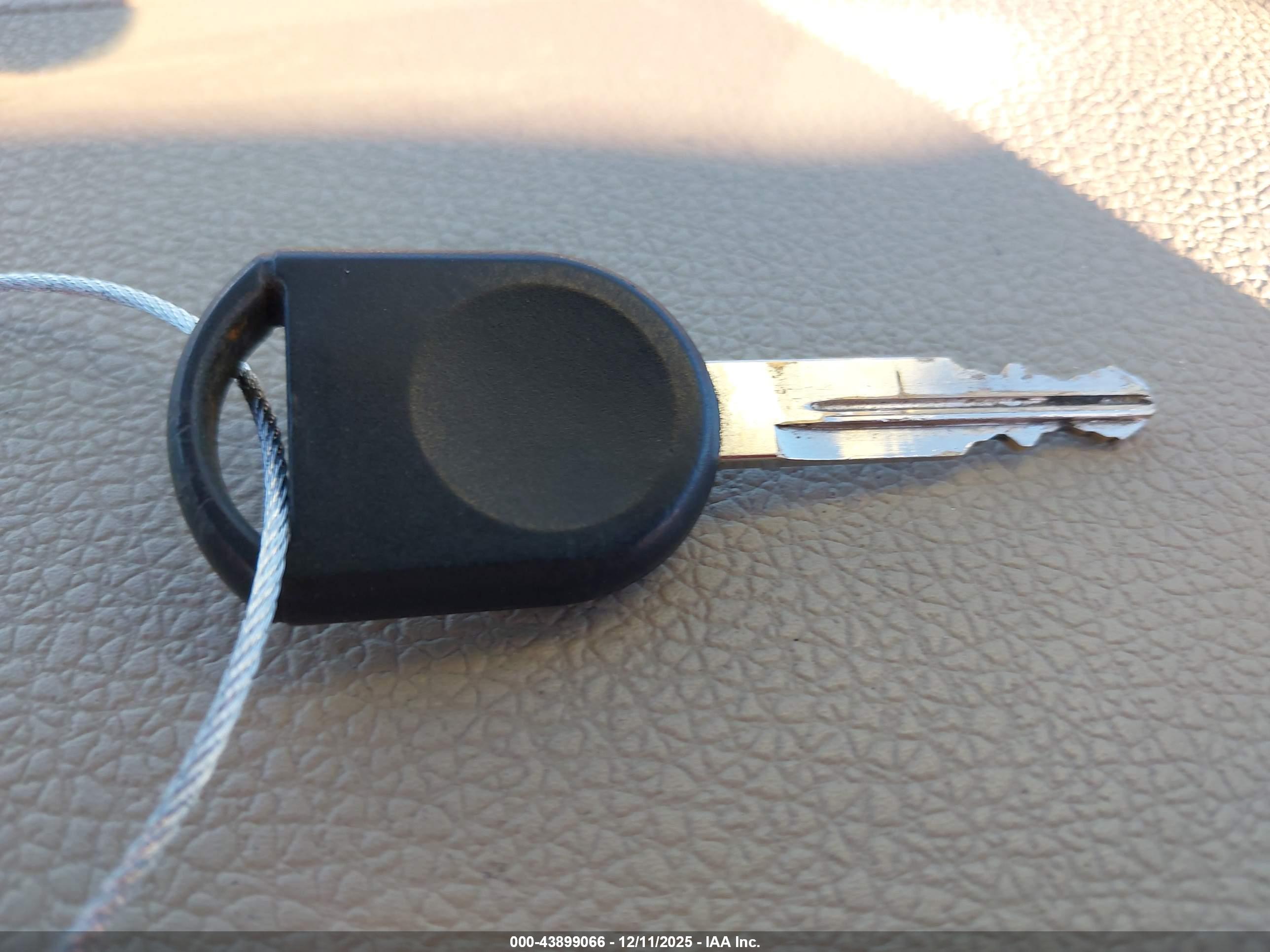 FORD EXPLORER image 11