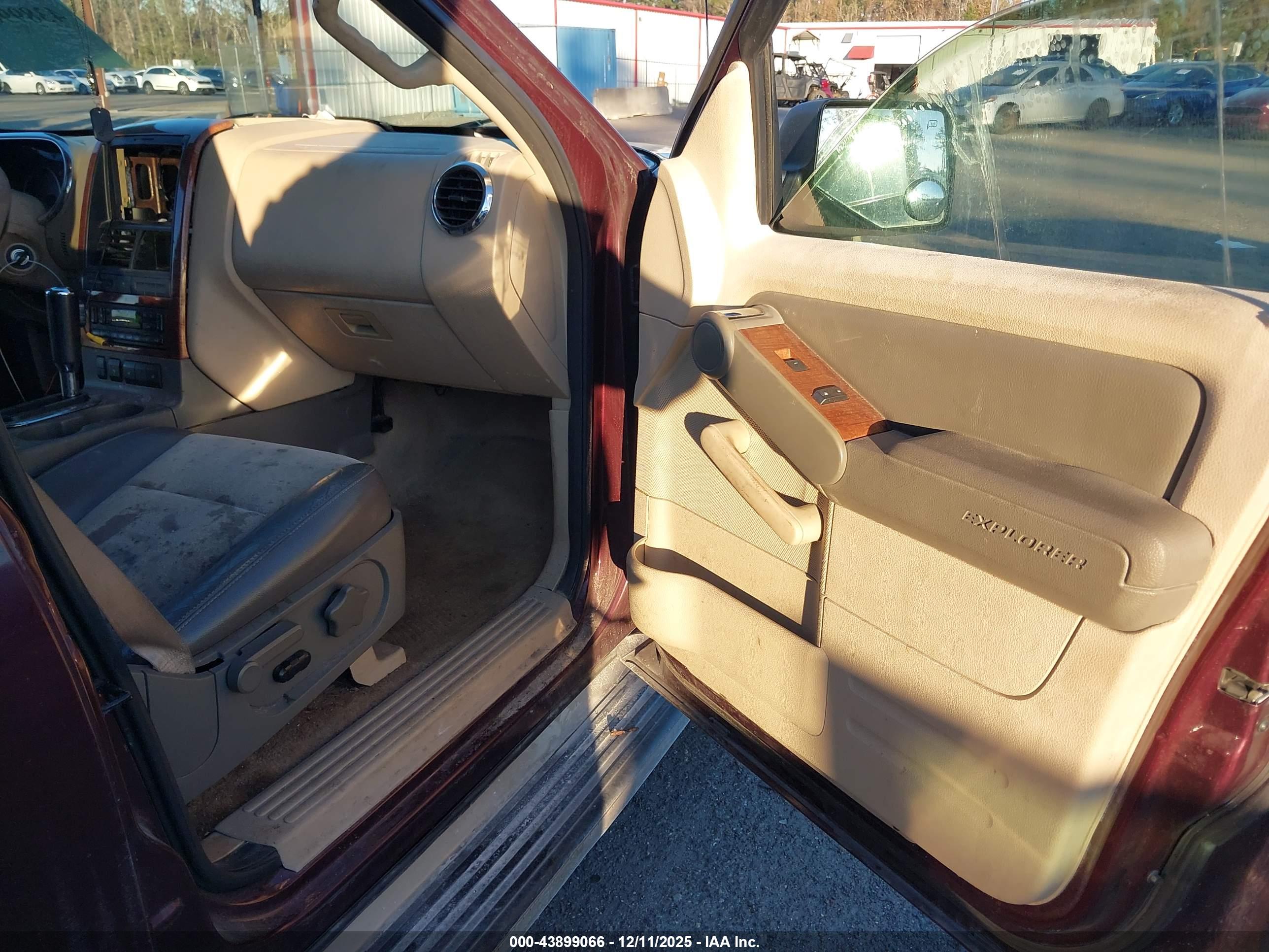 FORD EXPLORER image 5