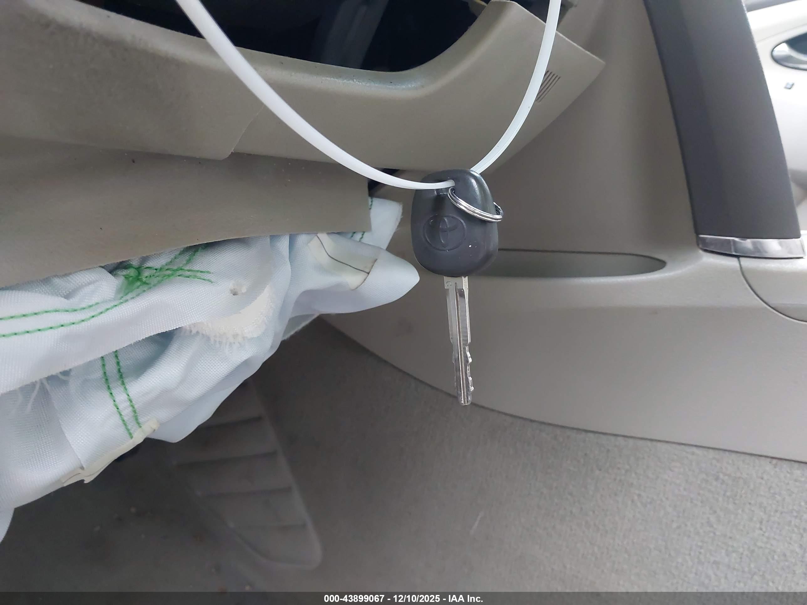TOYOTA CAMRY image 11