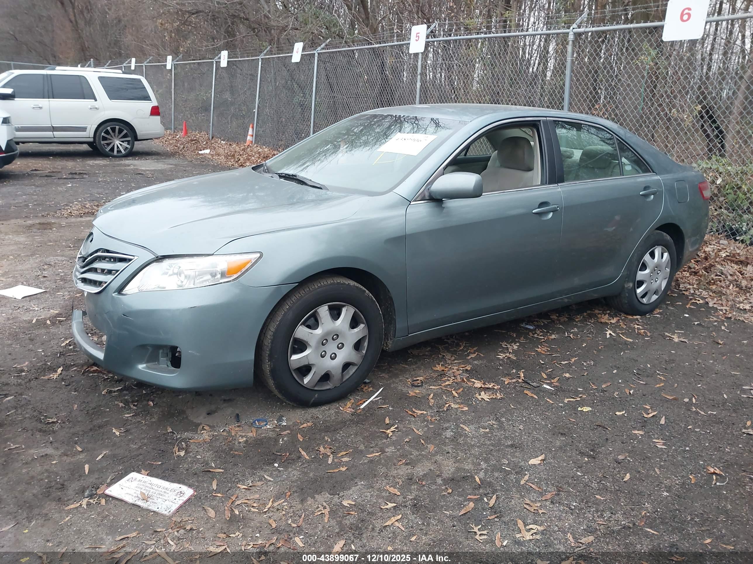 TOYOTA CAMRY image 2