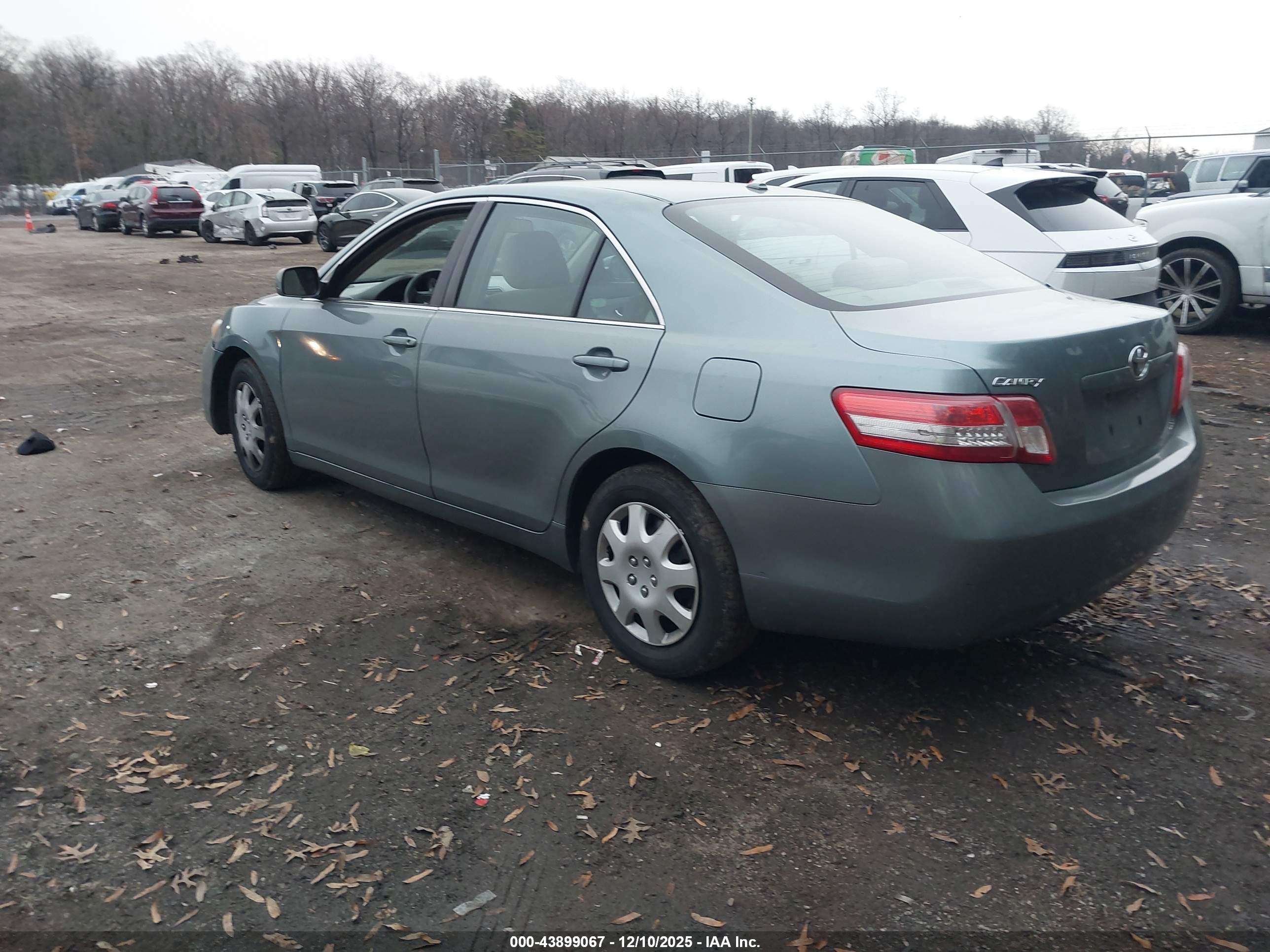 TOYOTA CAMRY image 3