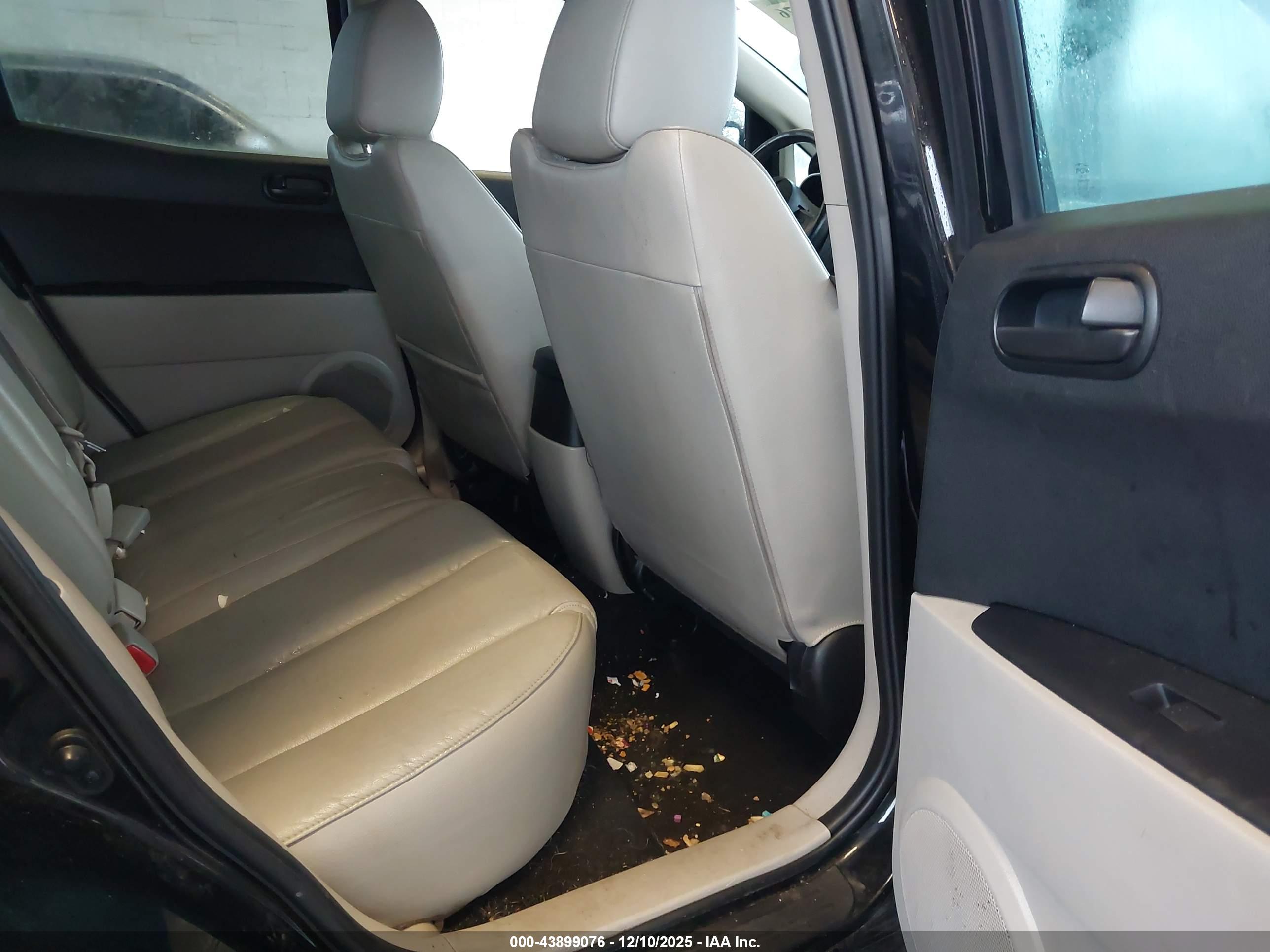 MAZDA CX-7 image 8
