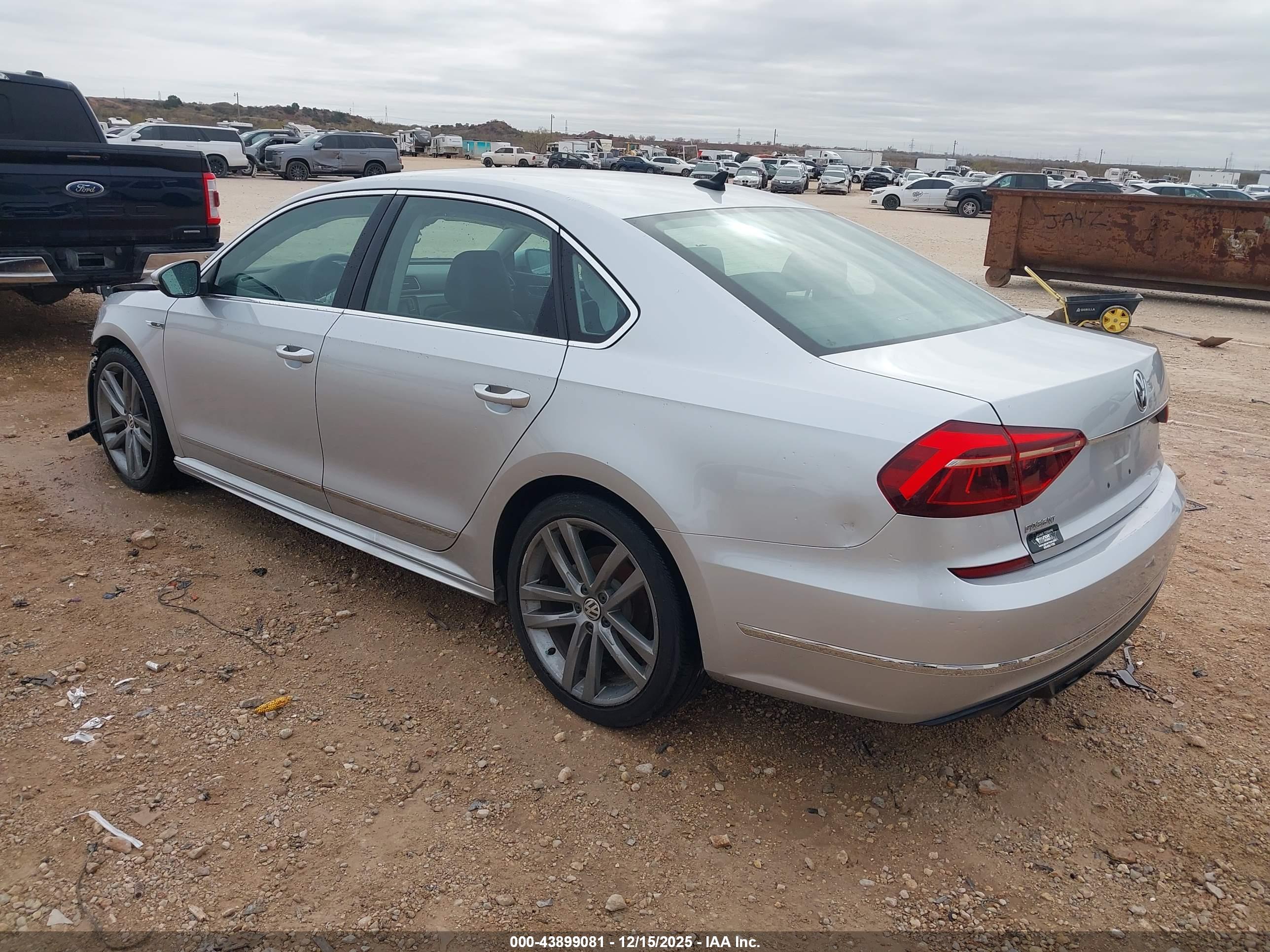 VOLKSWAGEN PASSAT image 3