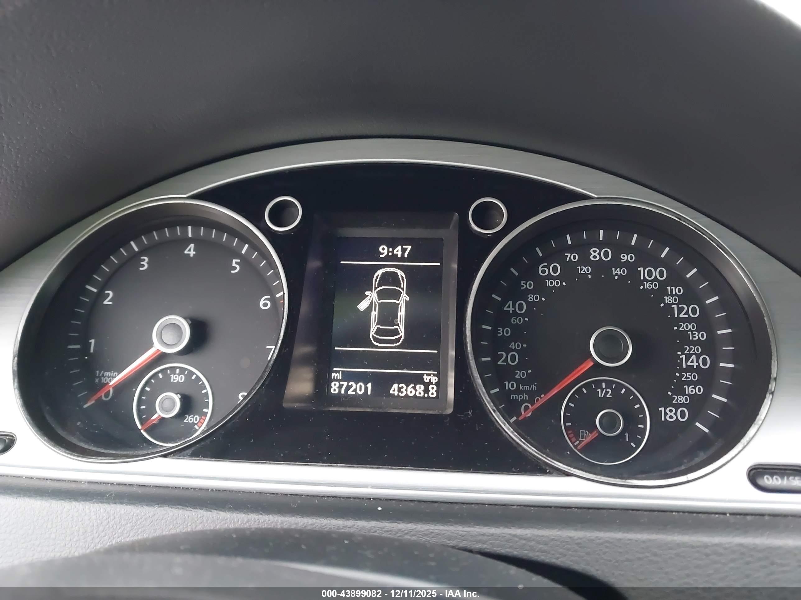 VOLKSWAGEN CC image 7