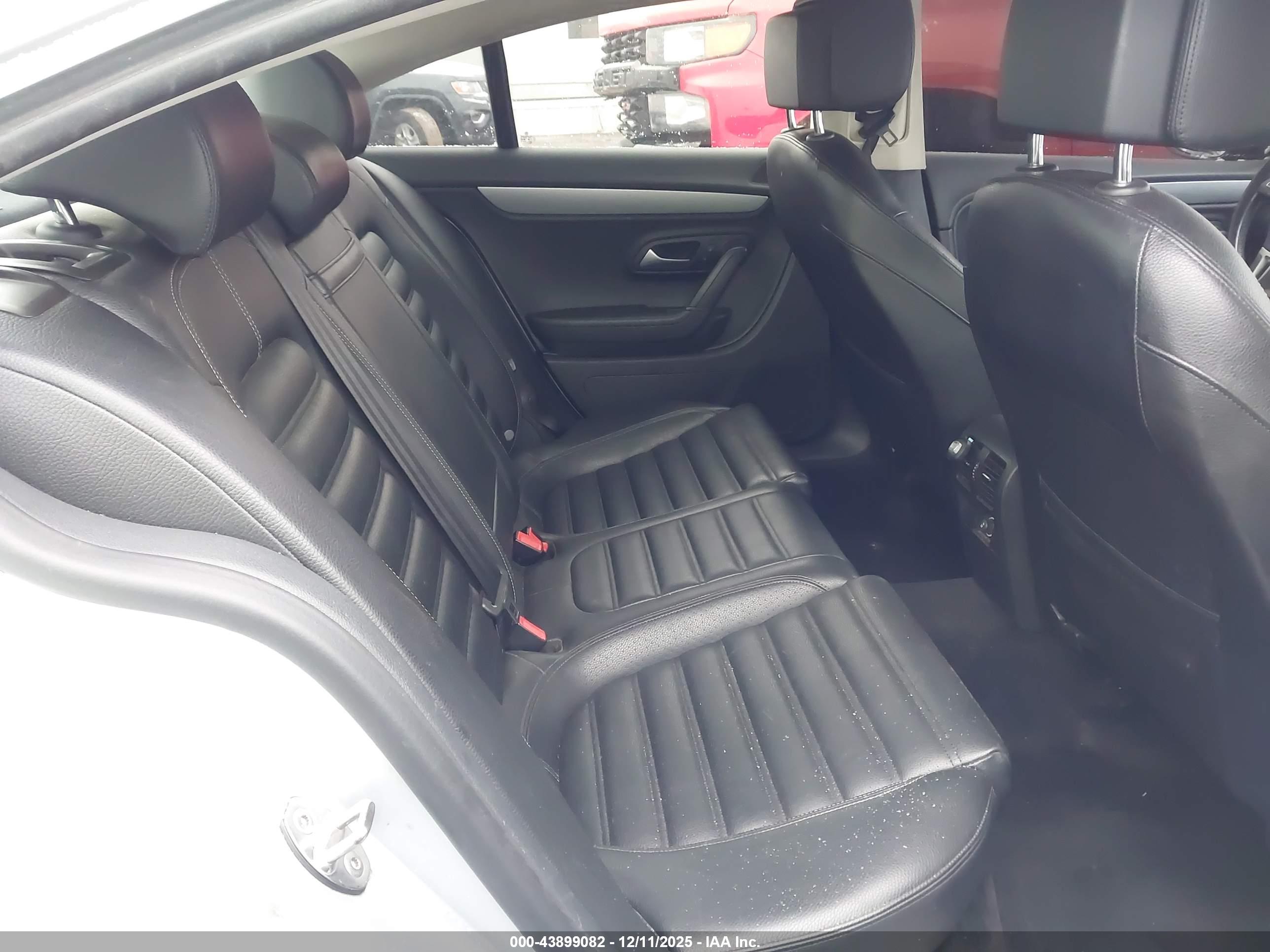 VOLKSWAGEN CC image 8