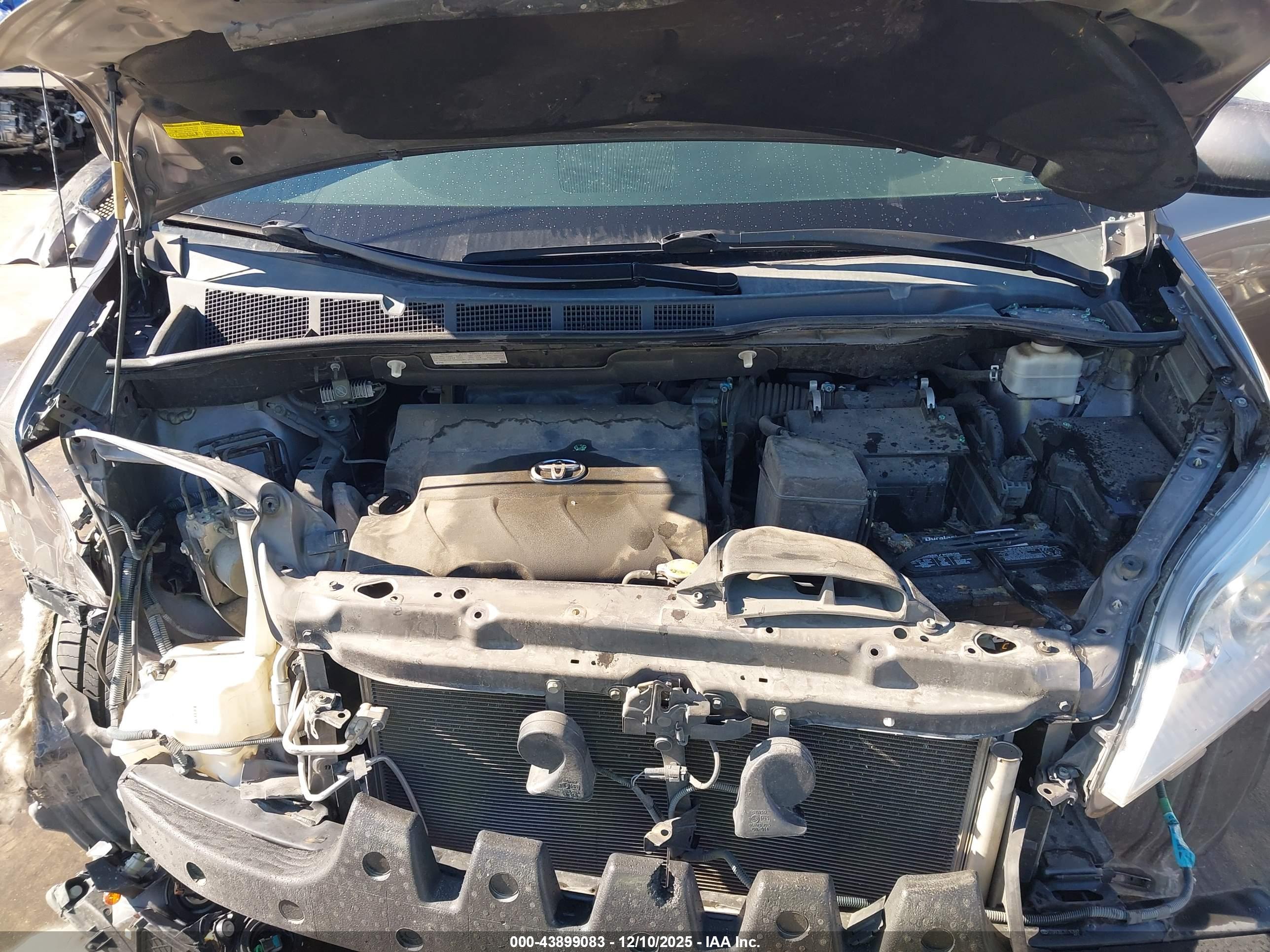 TOYOTA SIENNA image 10