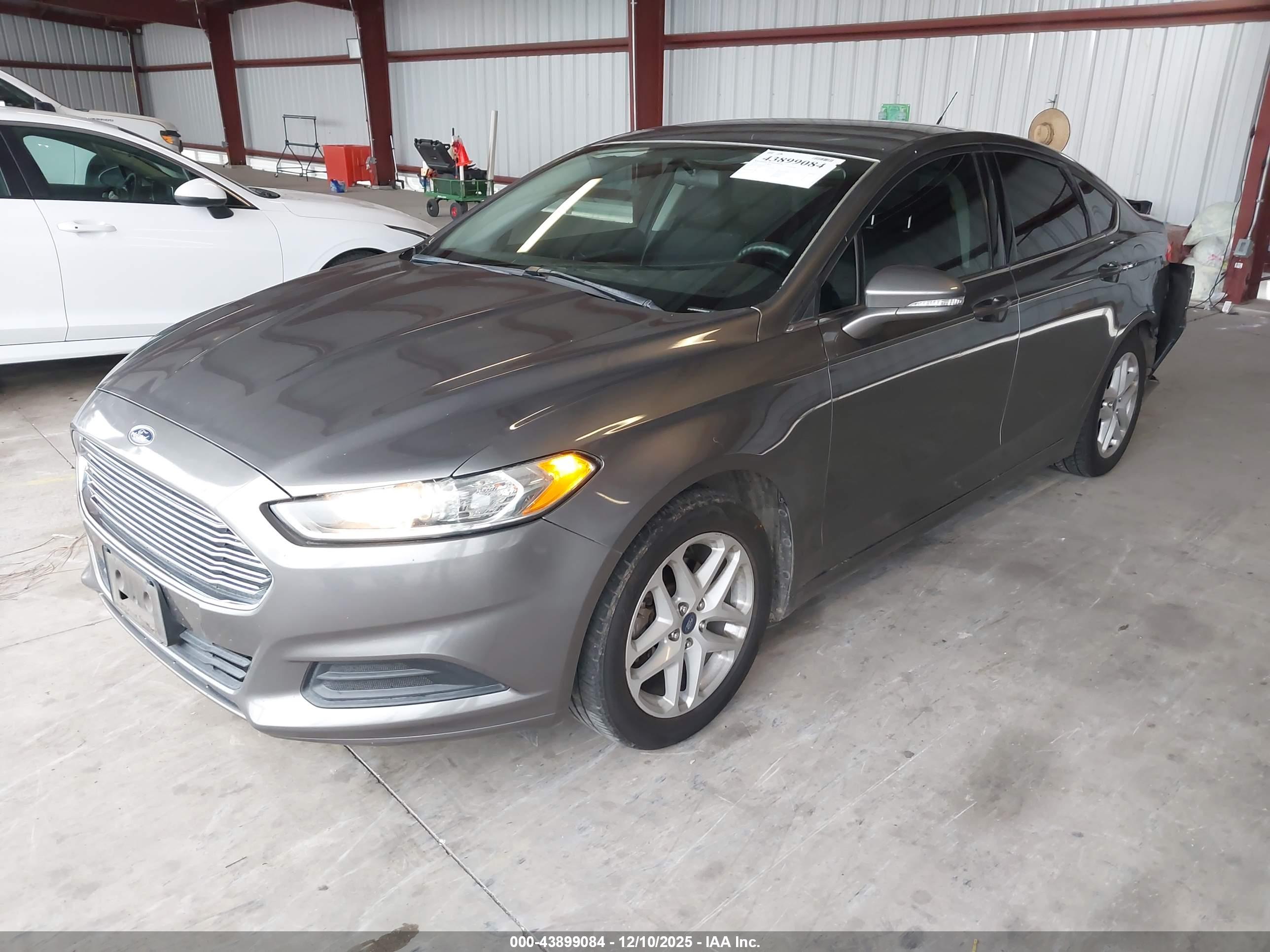 FORD FUSION image 2