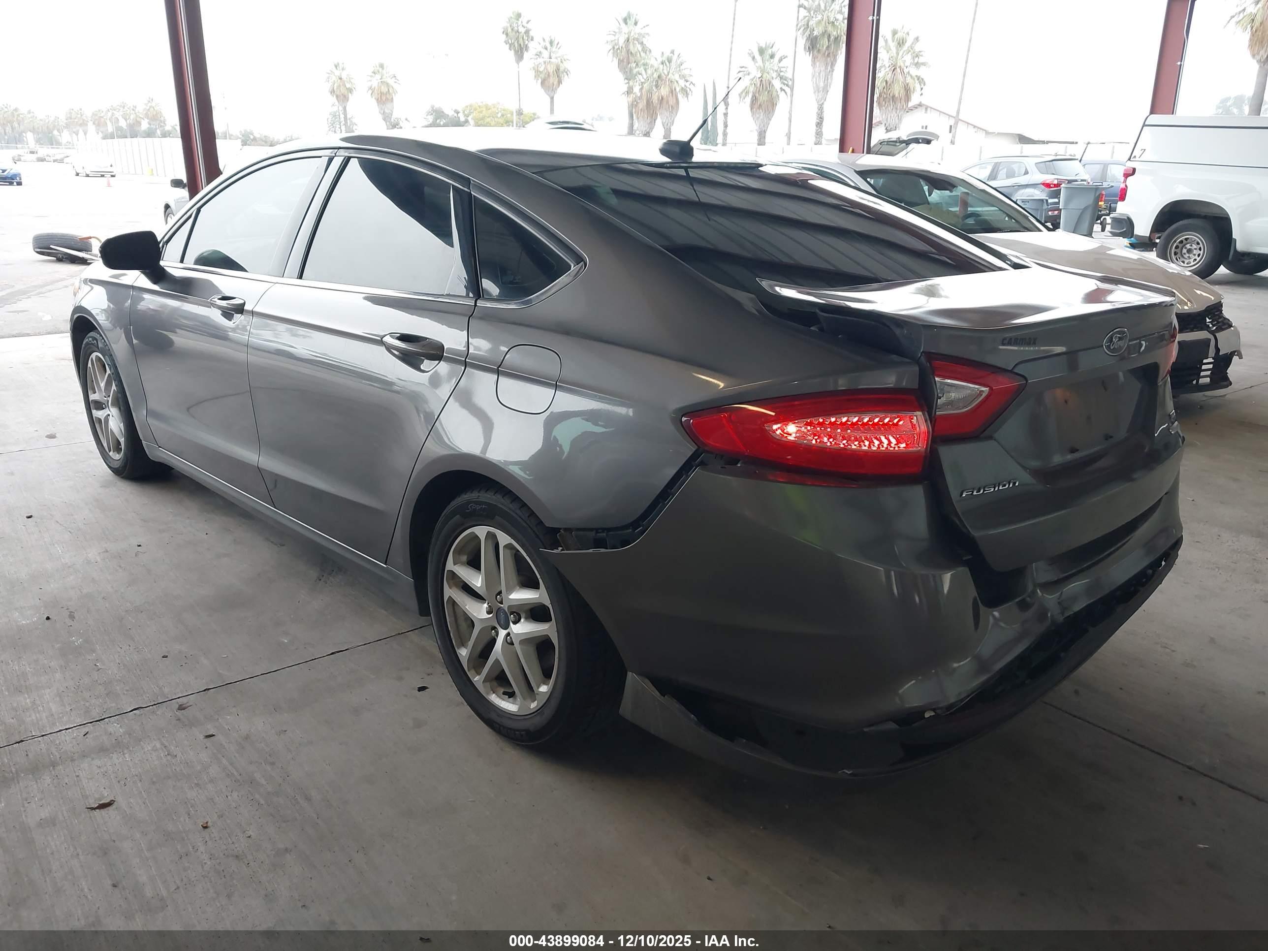 FORD FUSION image 3