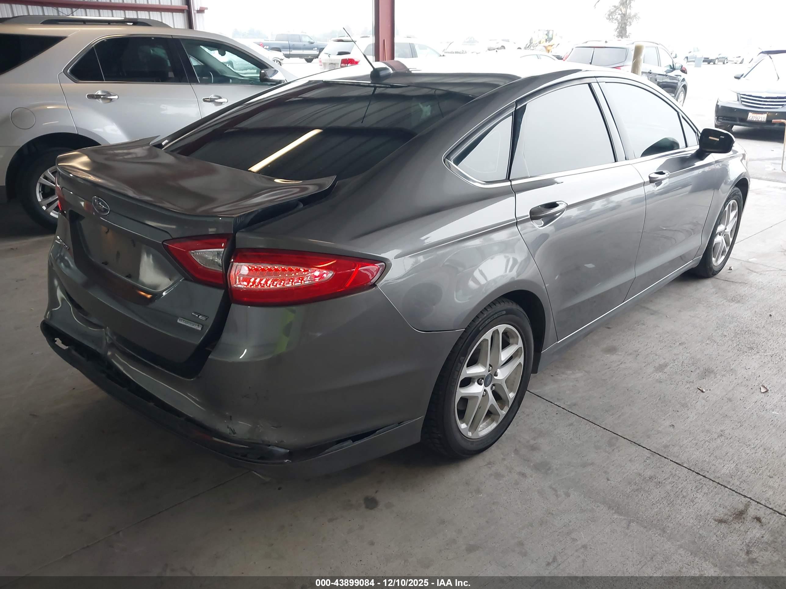 FORD FUSION image 4