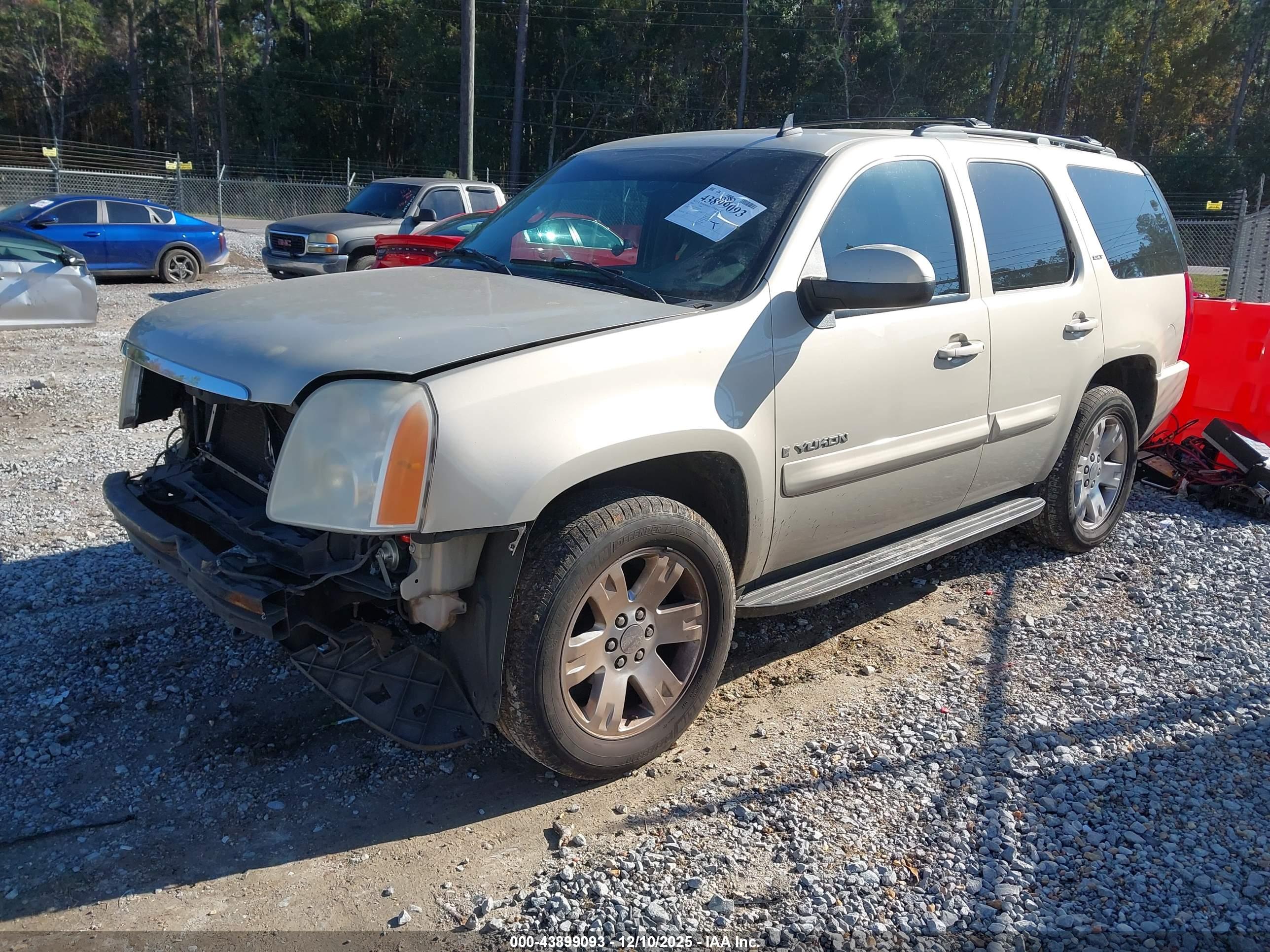 GMC YUKON image 2
