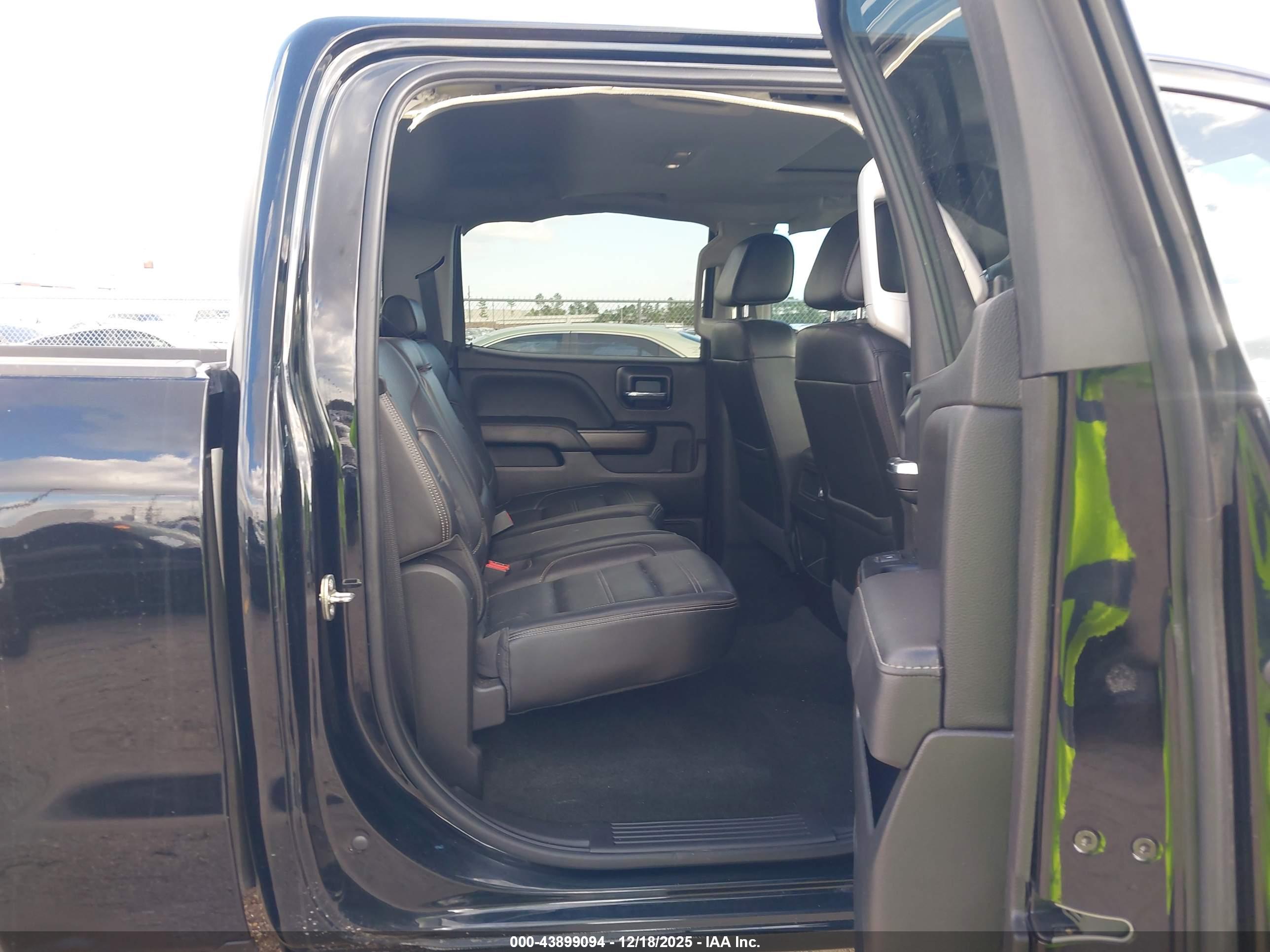 GMC SIERRA image 8