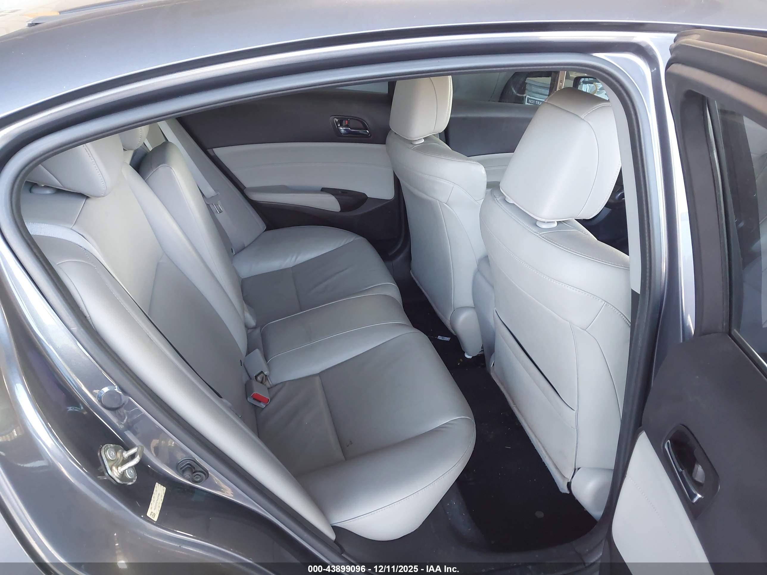 ACURA ILX image 8