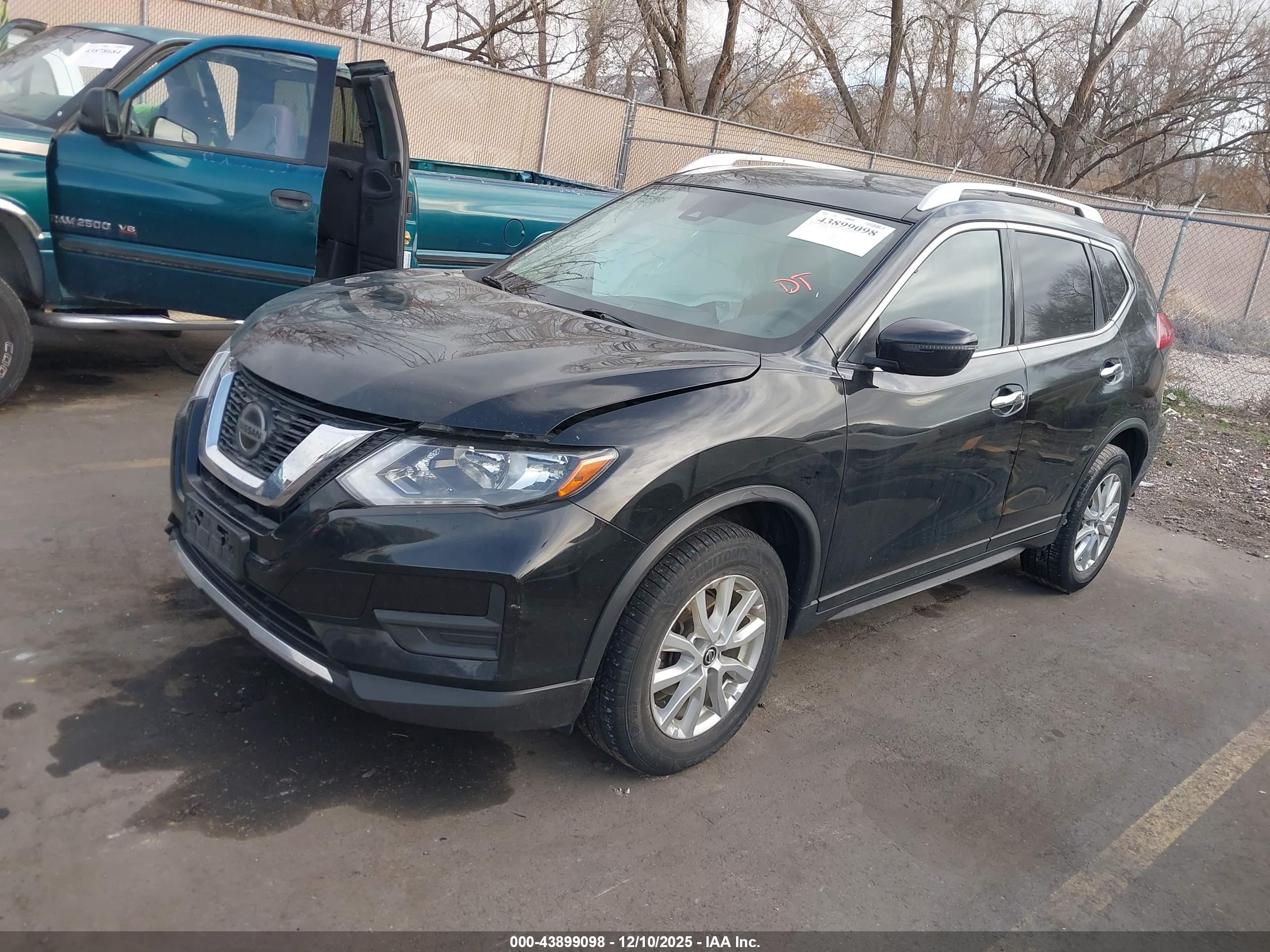 NISSAN ROGUE image 2
