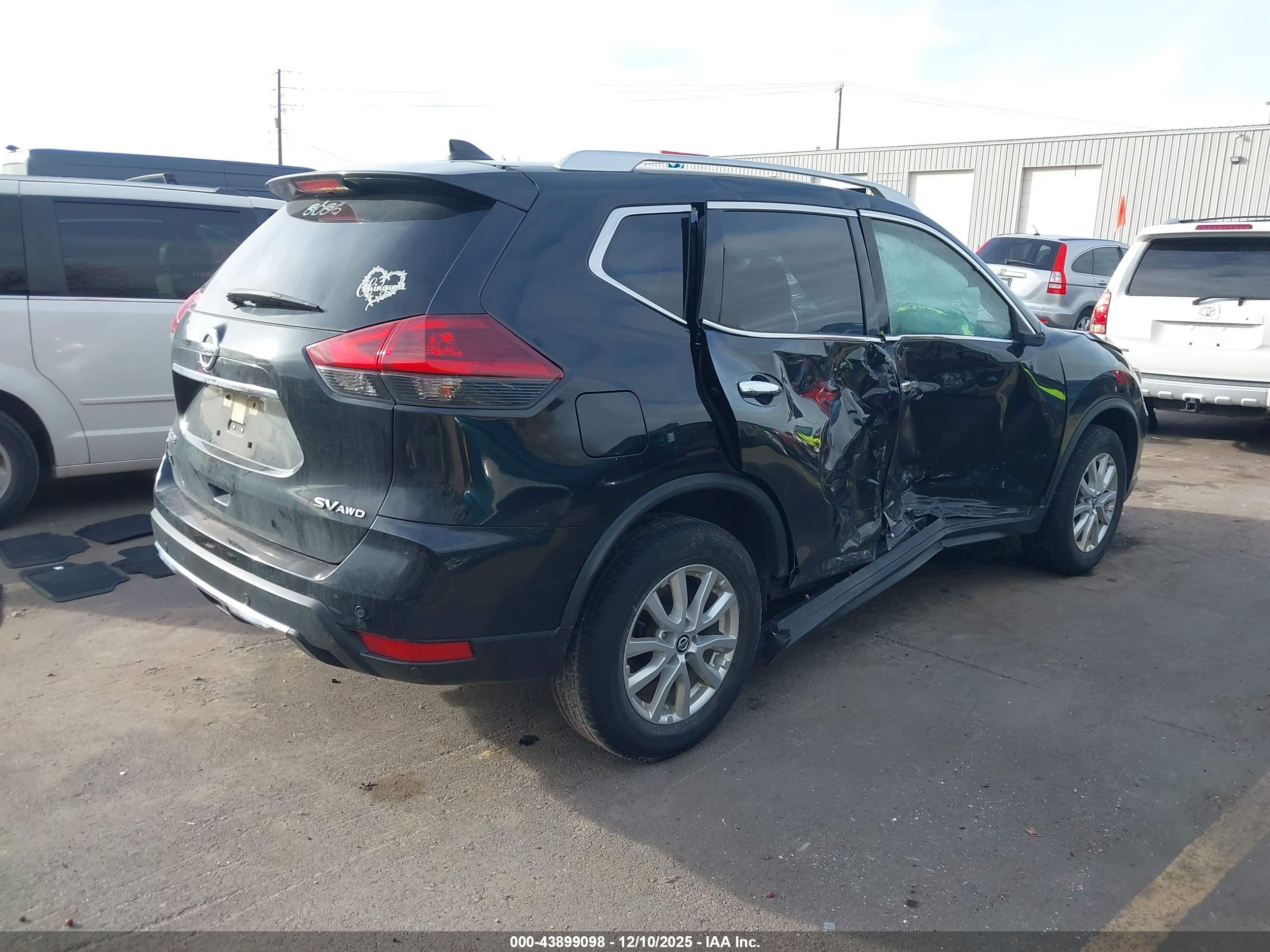 NISSAN ROGUE image 4