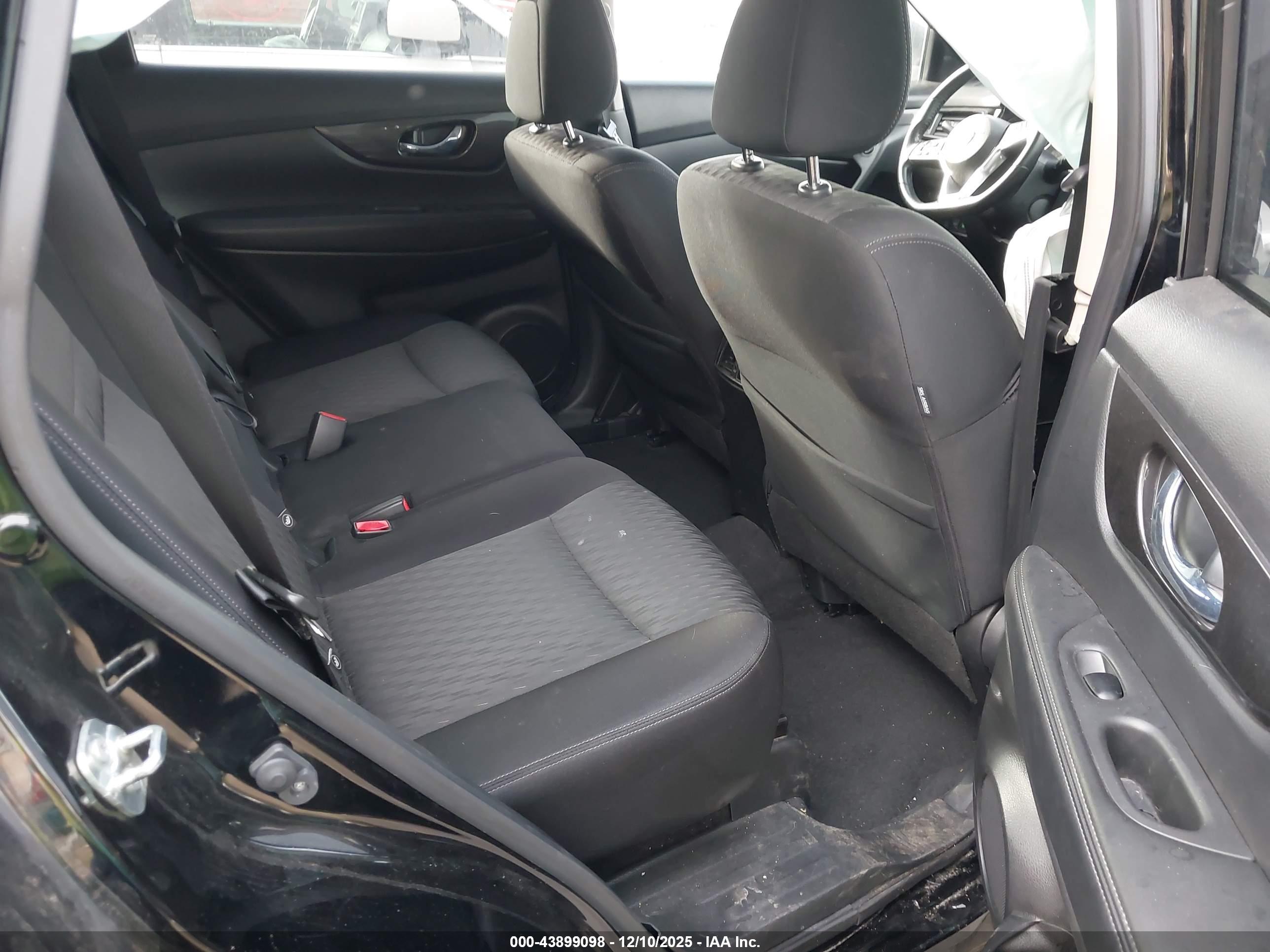 NISSAN ROGUE image 8