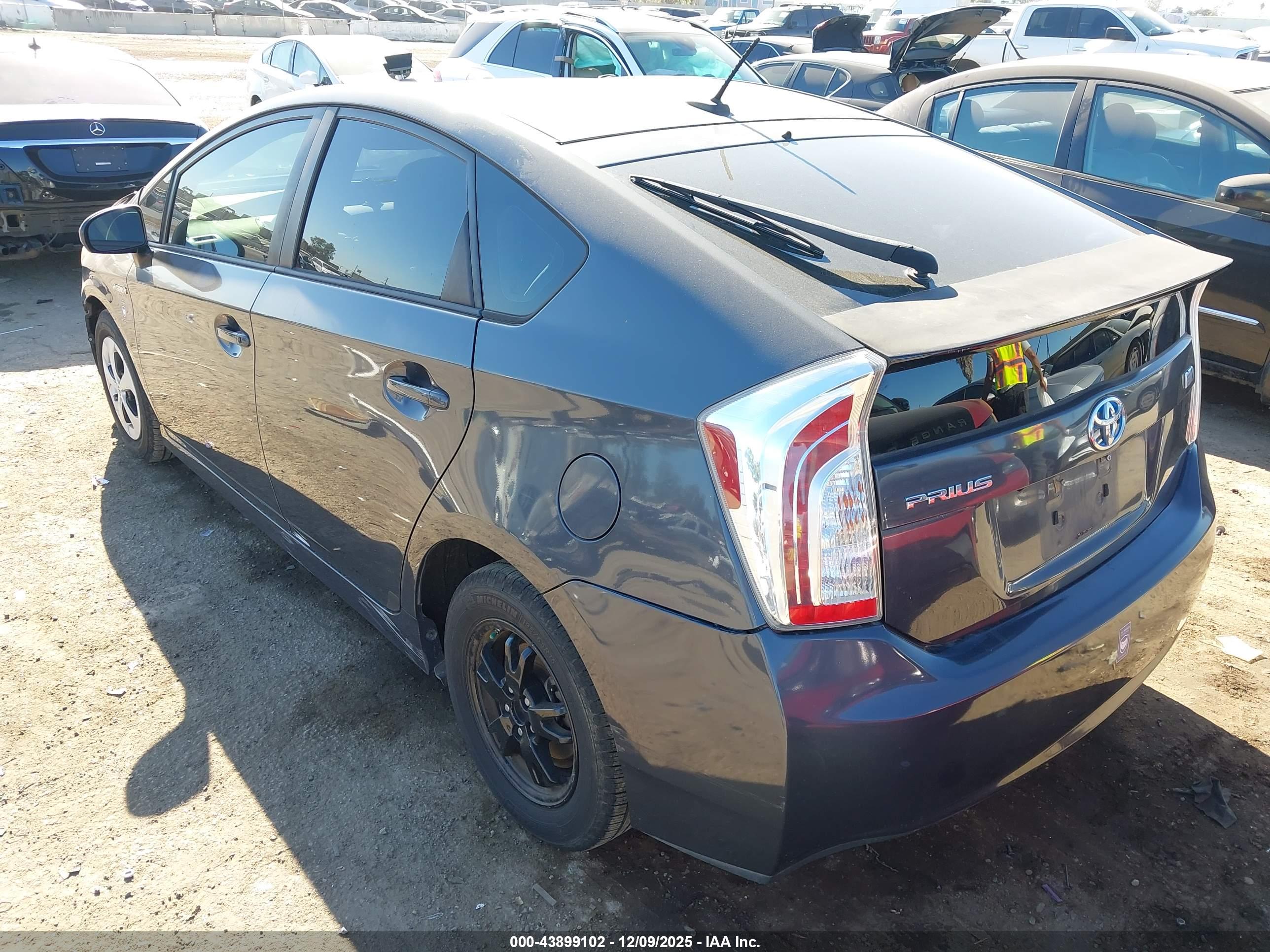 TOYOTA PRIUS image 3