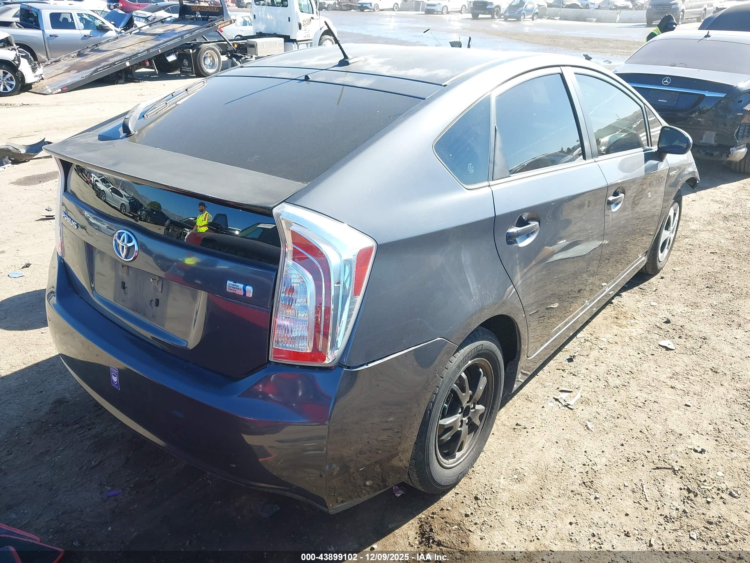 TOYOTA PRIUS image 4