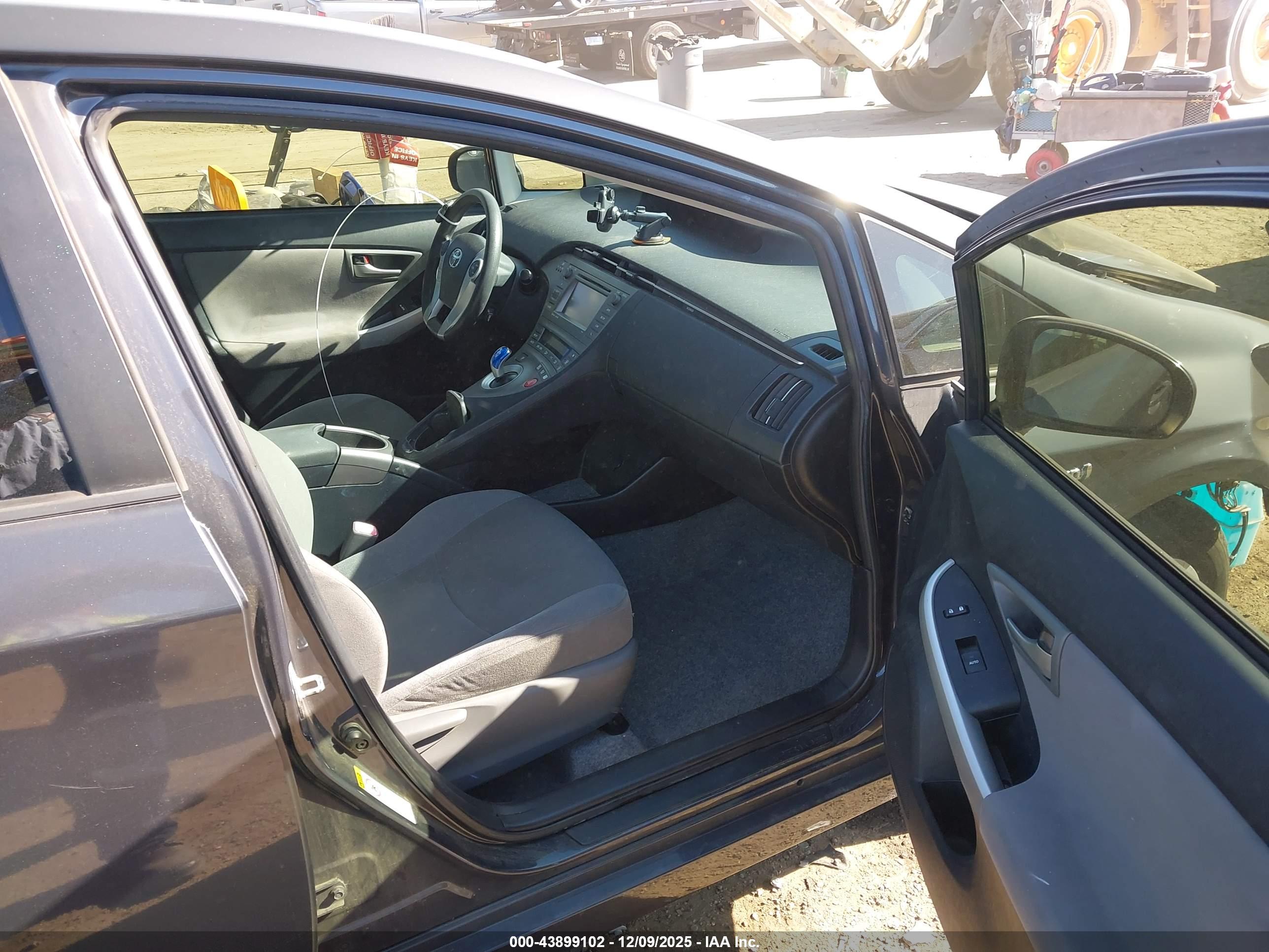 TOYOTA PRIUS image 5