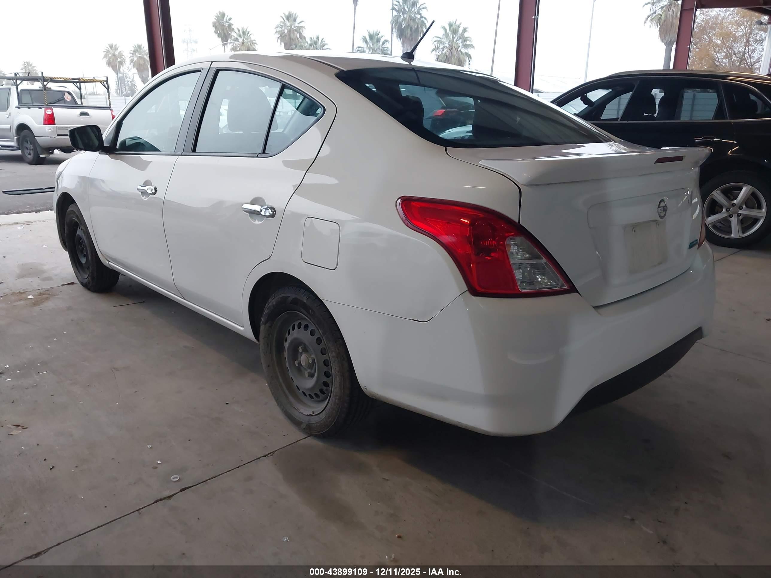 NISSAN VERSA image 3