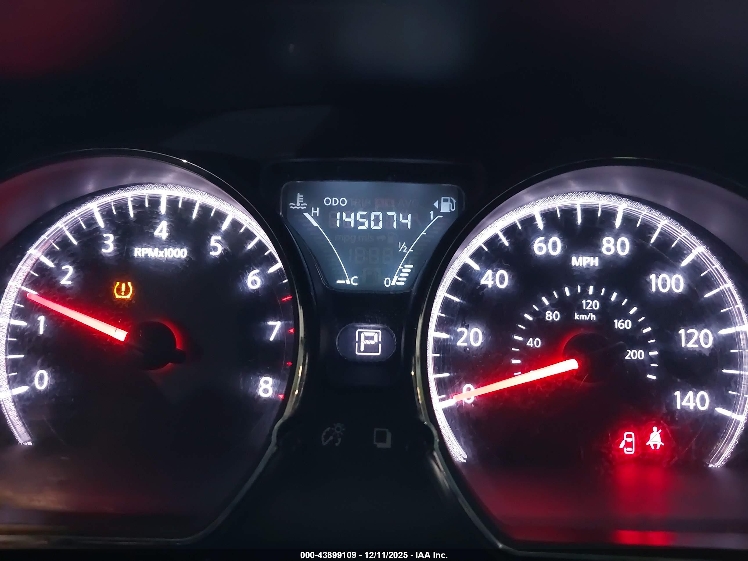 NISSAN VERSA image 7