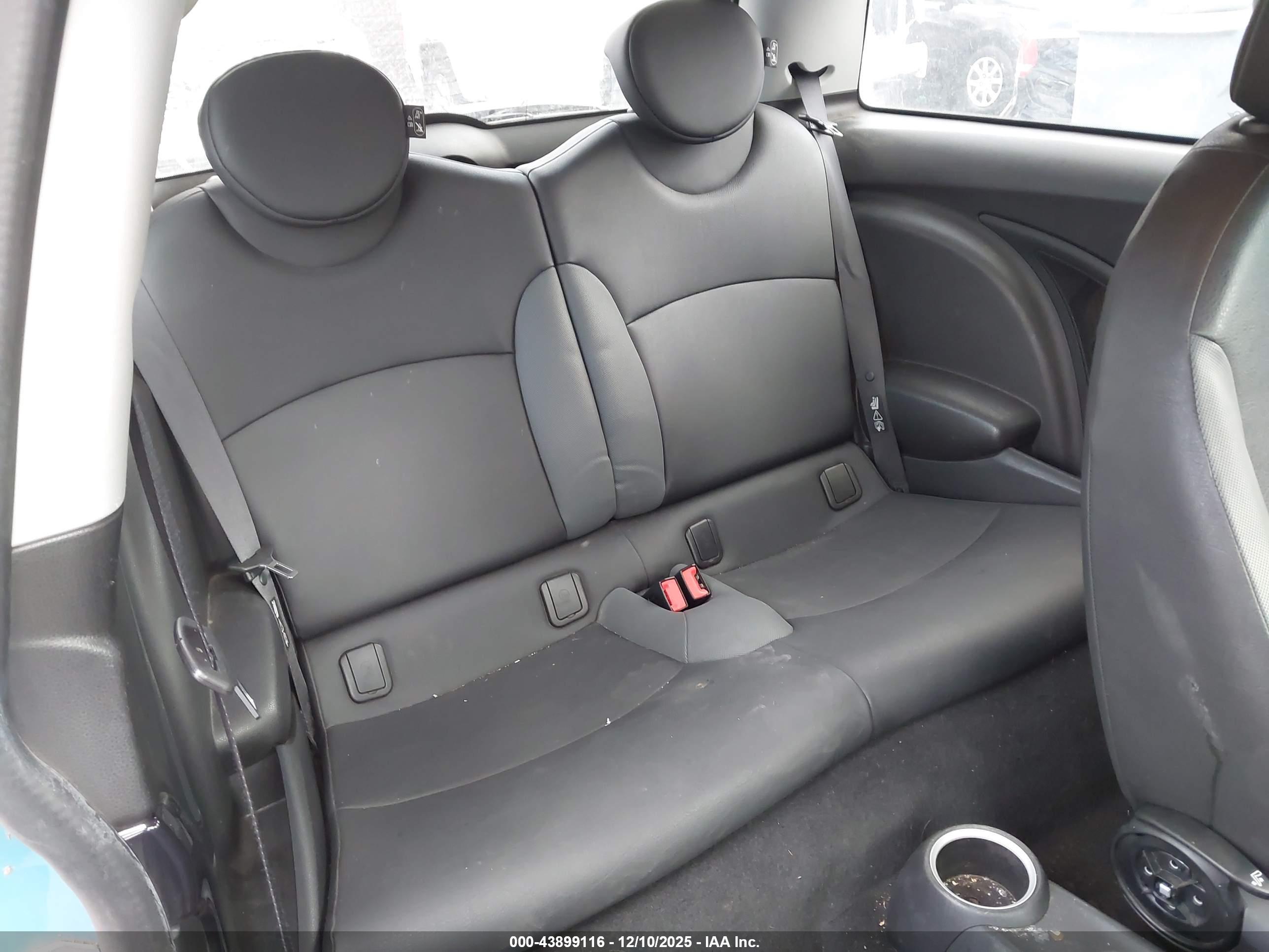 MINI COOPER image 8