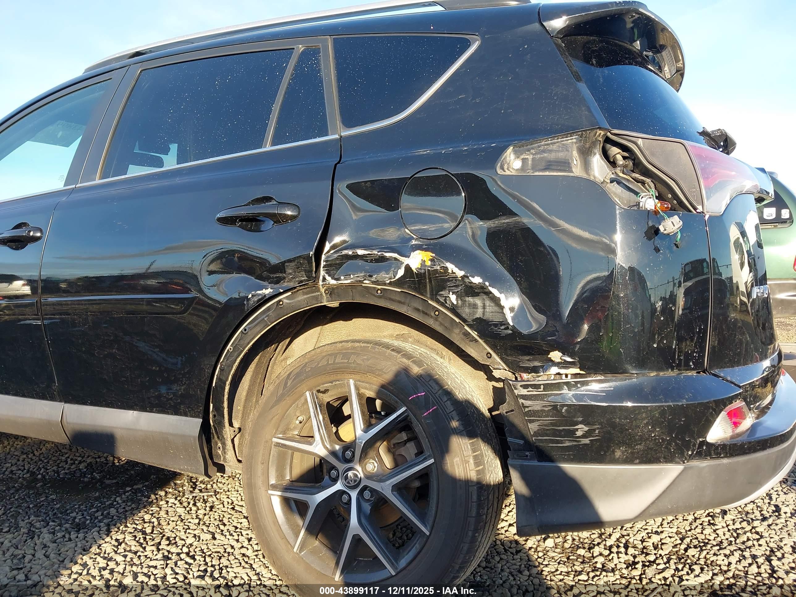 TOYOTA RAV4 image 6