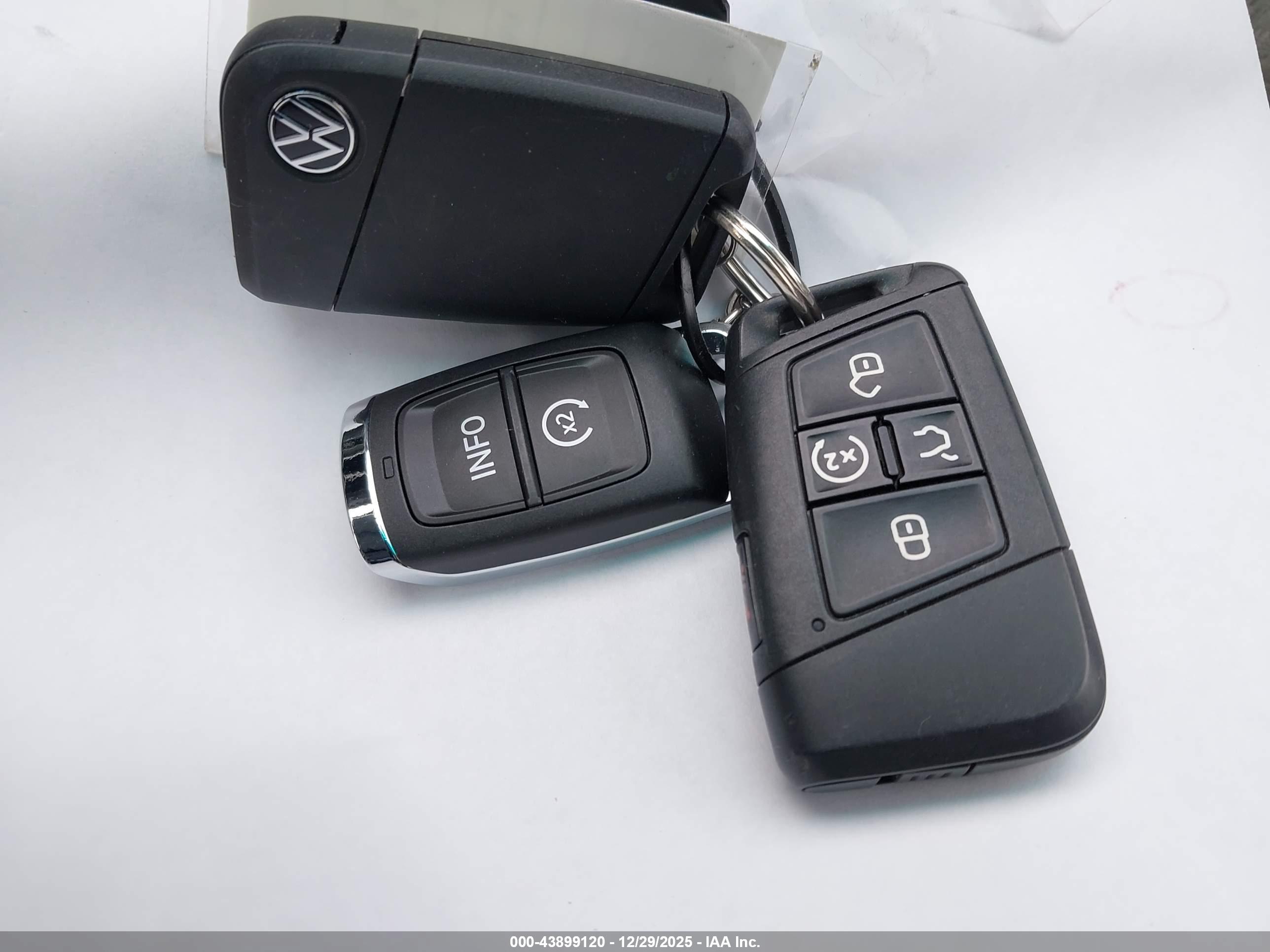 VOLKSWAGEN TIGUAN image 11