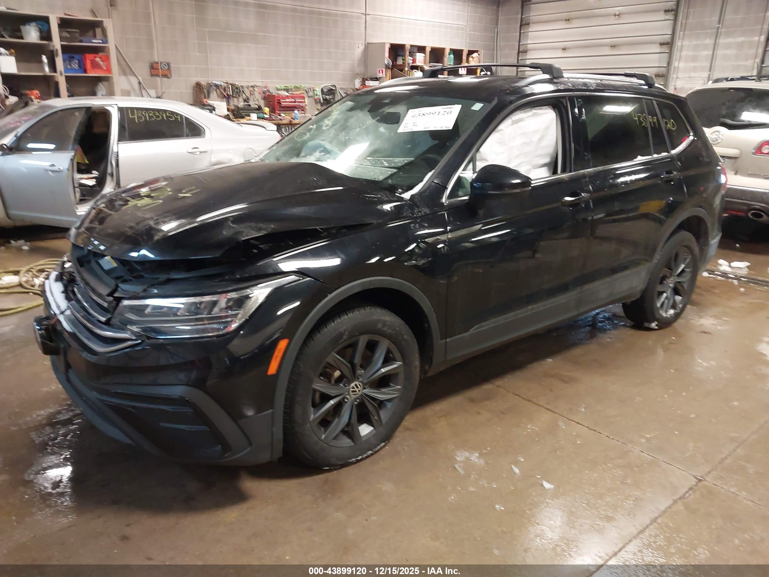 VOLKSWAGEN TIGUAN image 2
