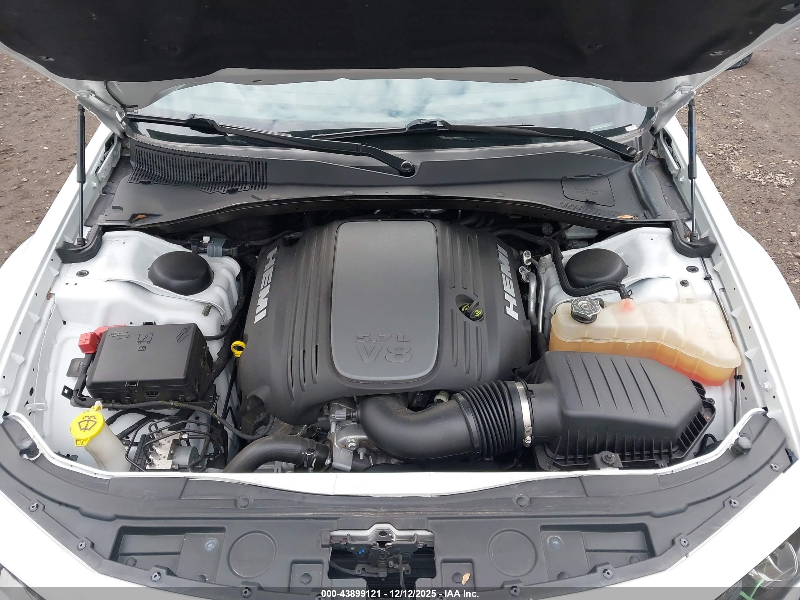 CHRYSLER 300 image 10