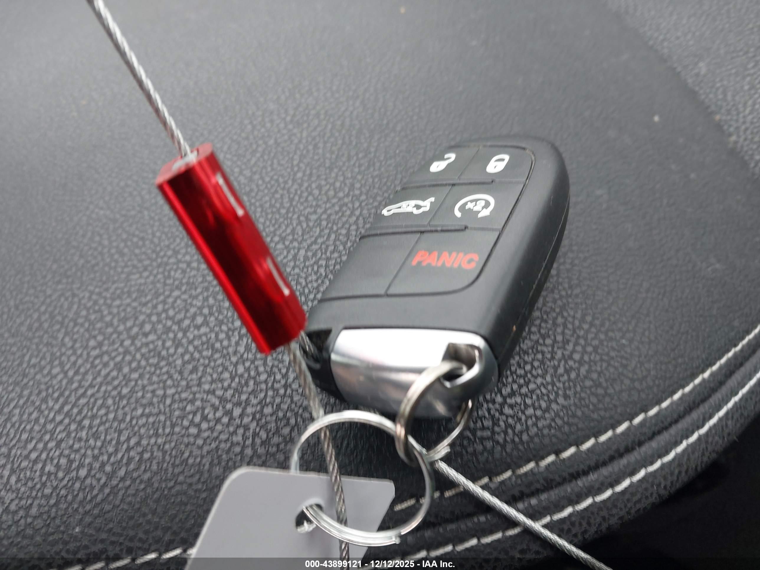 CHRYSLER 300 image 11