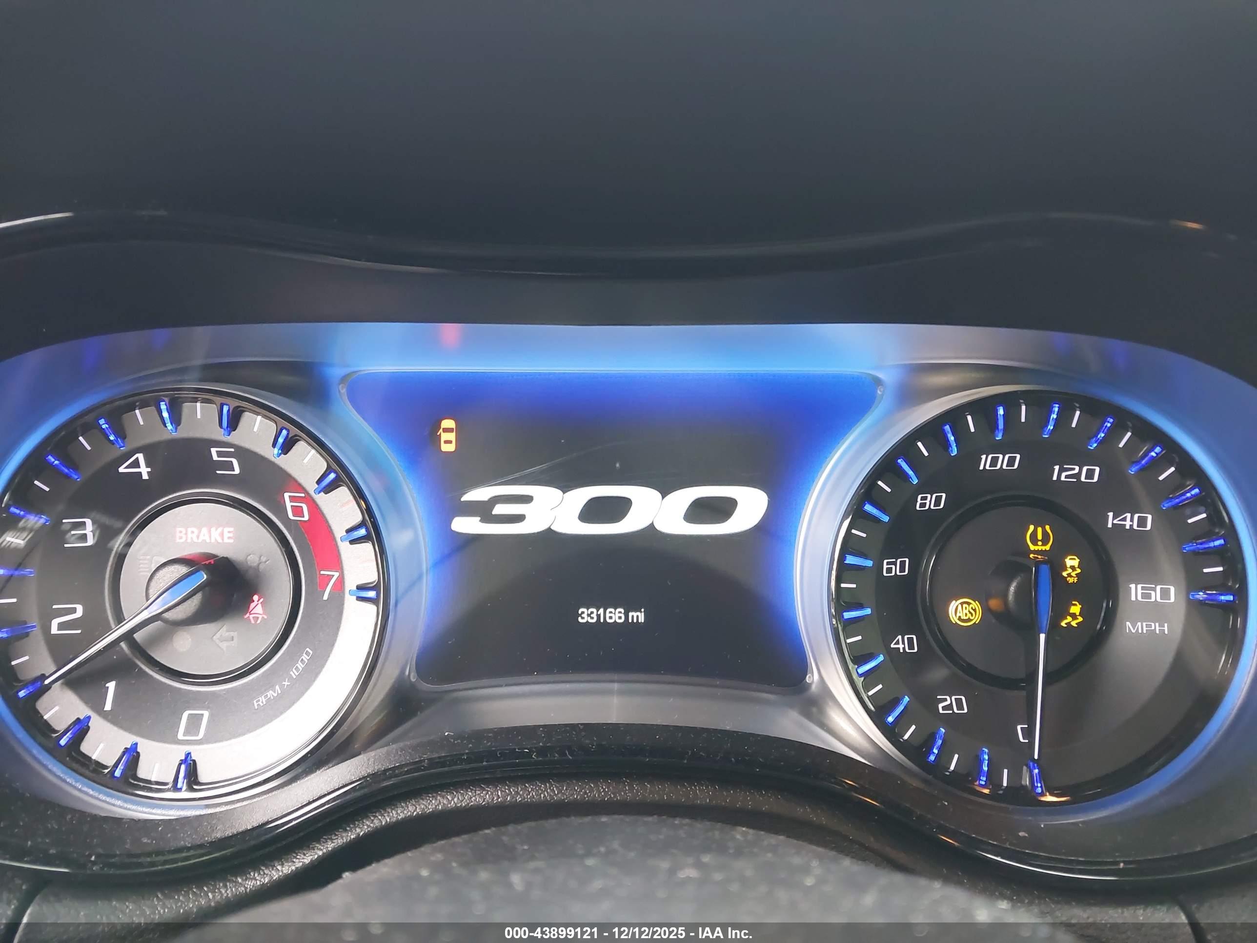 CHRYSLER 300 image 7