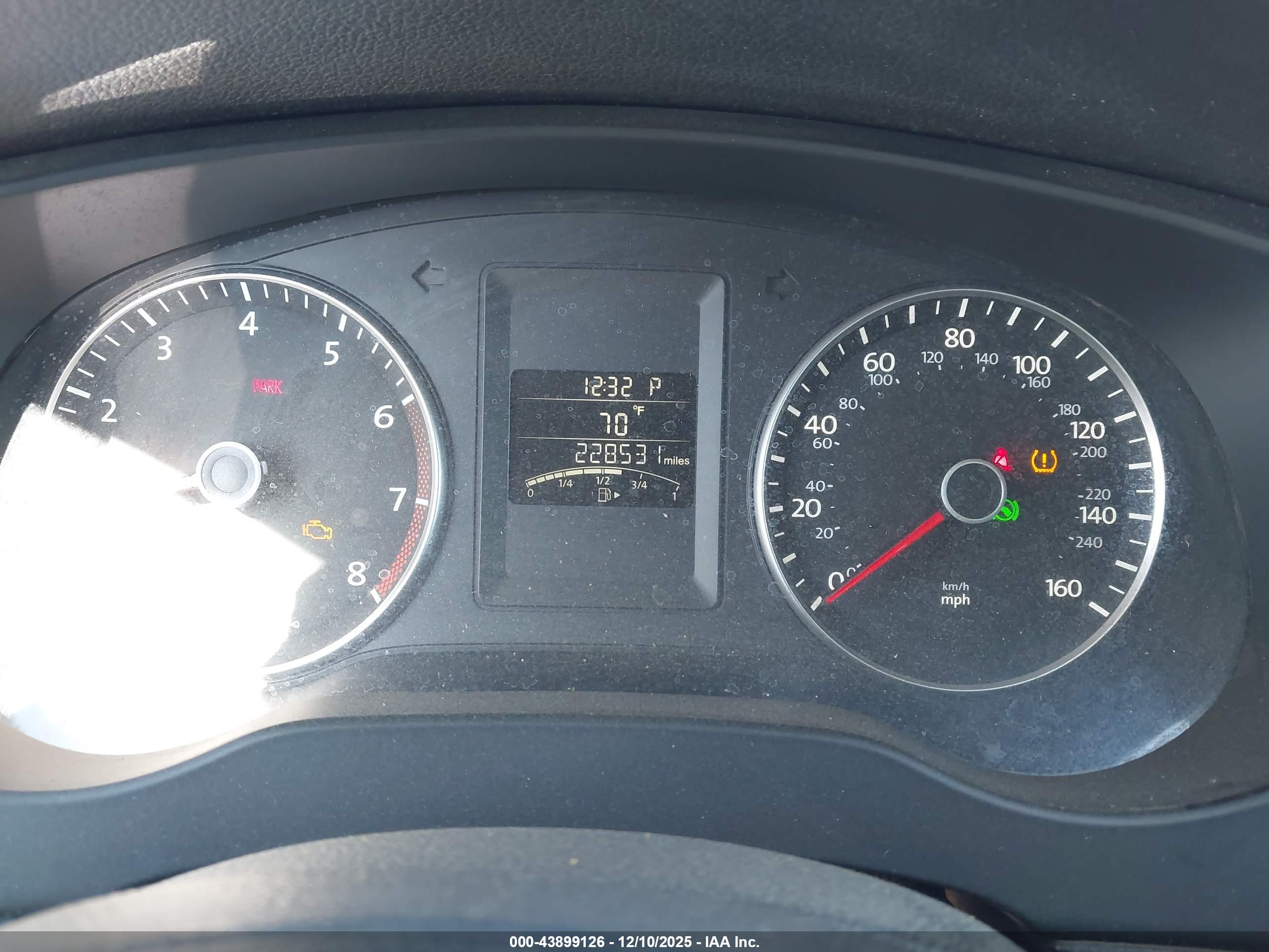 VOLKSWAGEN JETTA image 7