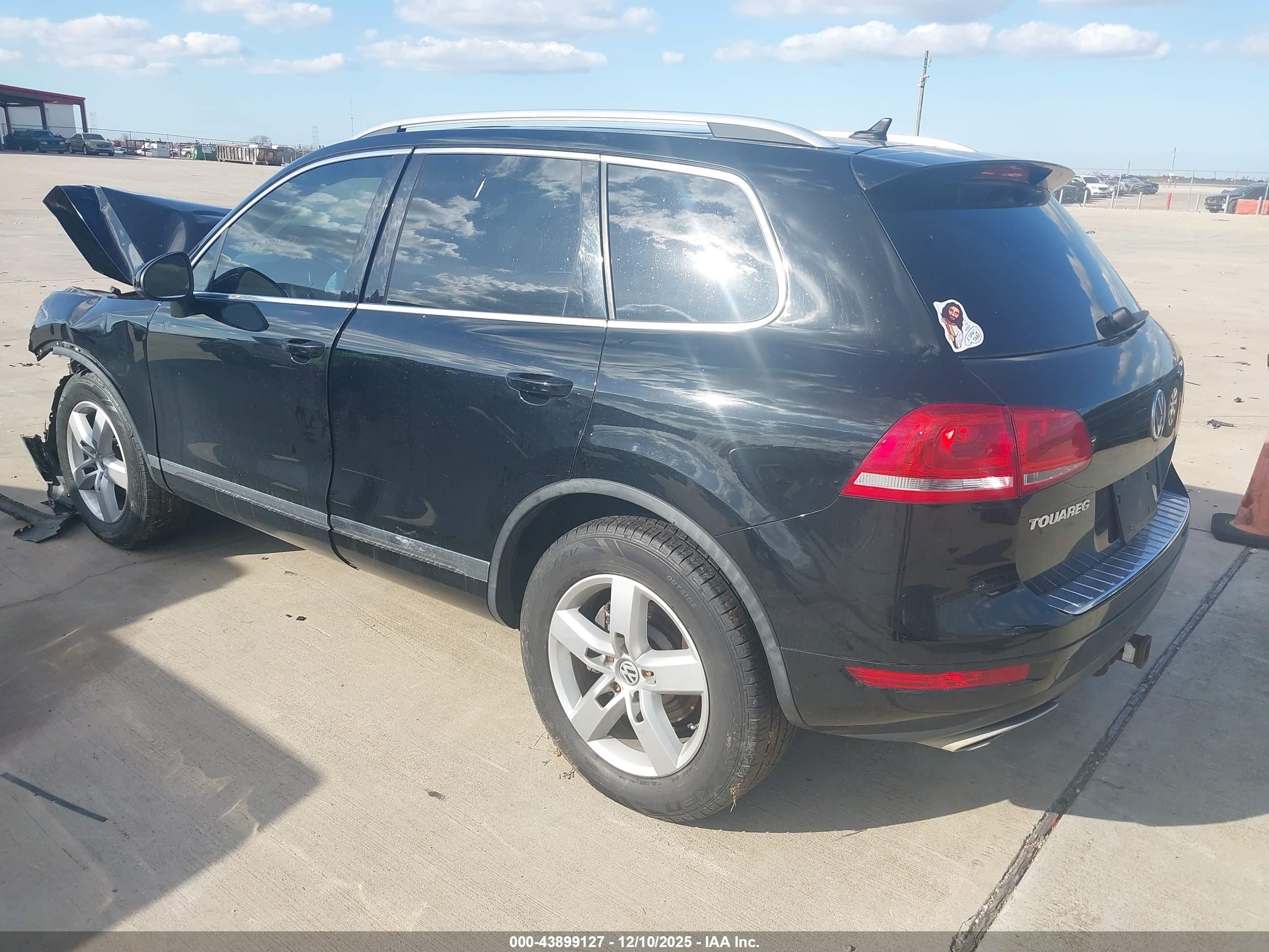 VOLKSWAGEN TOUAREG image 3