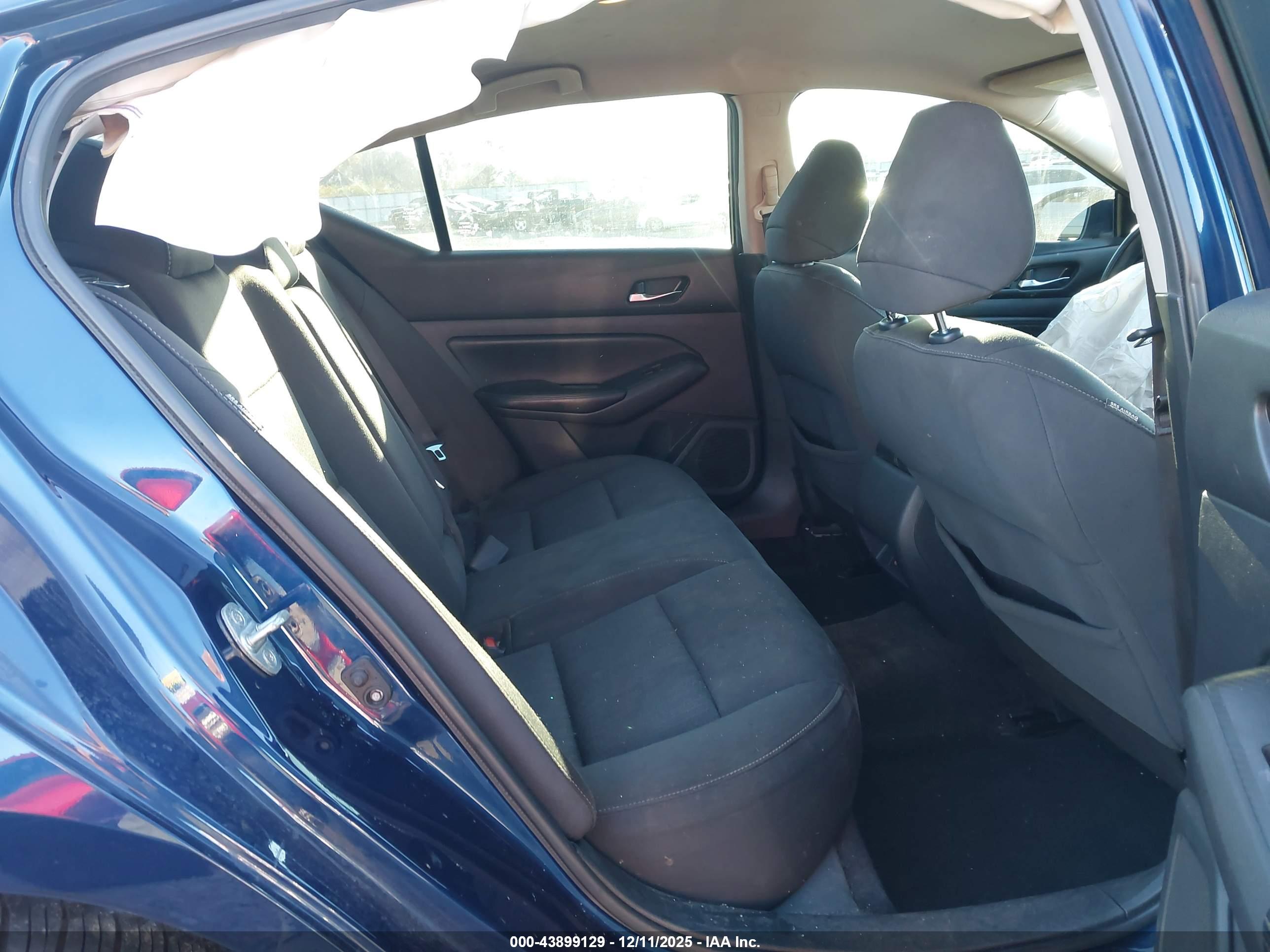 NISSAN ALTIMA image 8