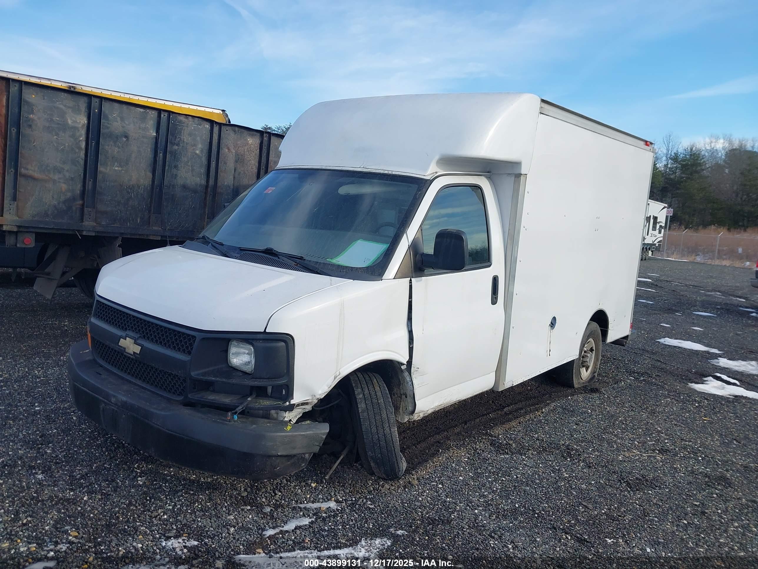 CHEVROLET EXPRESS image 2