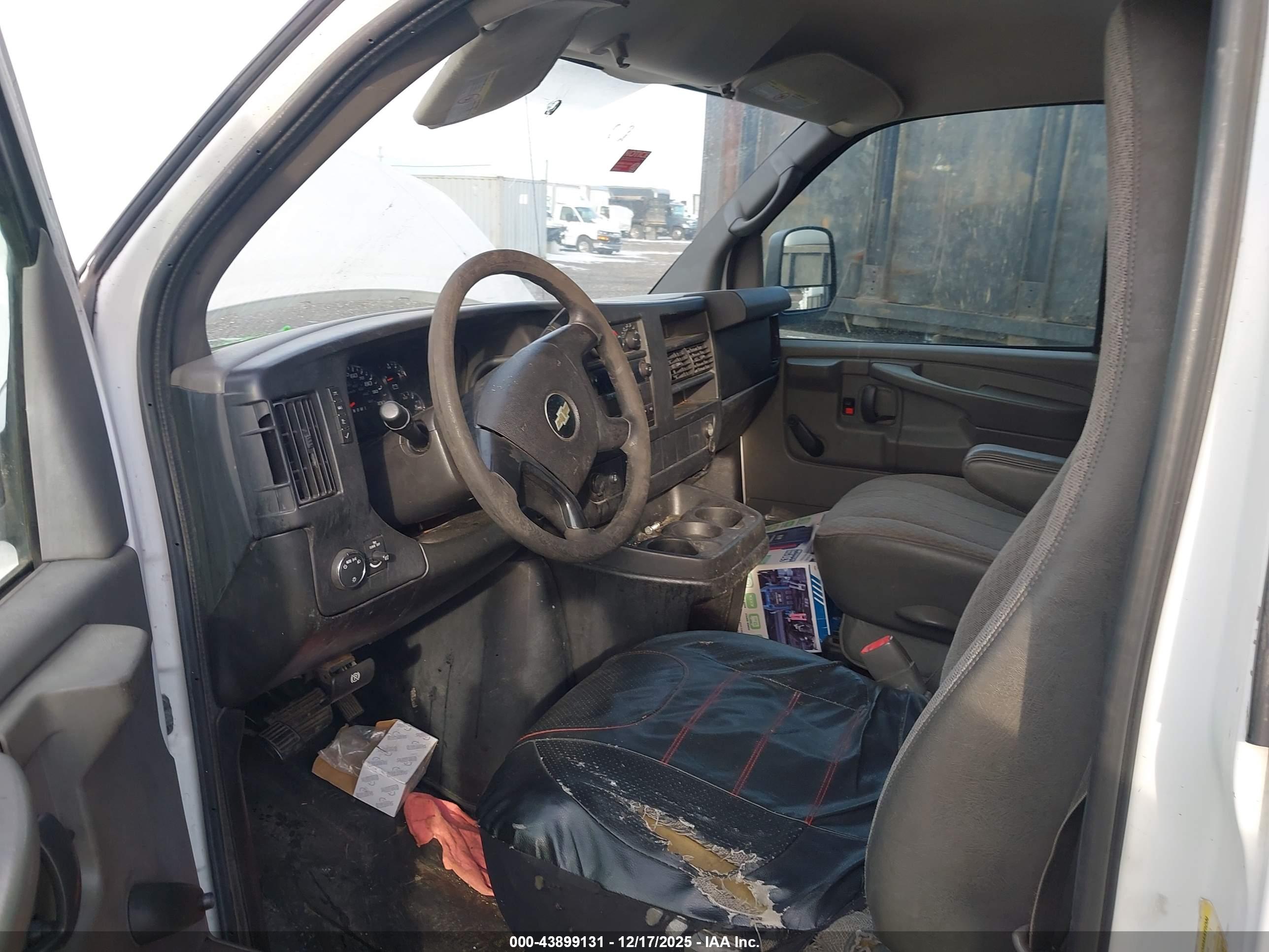 CHEVROLET EXPRESS image 7