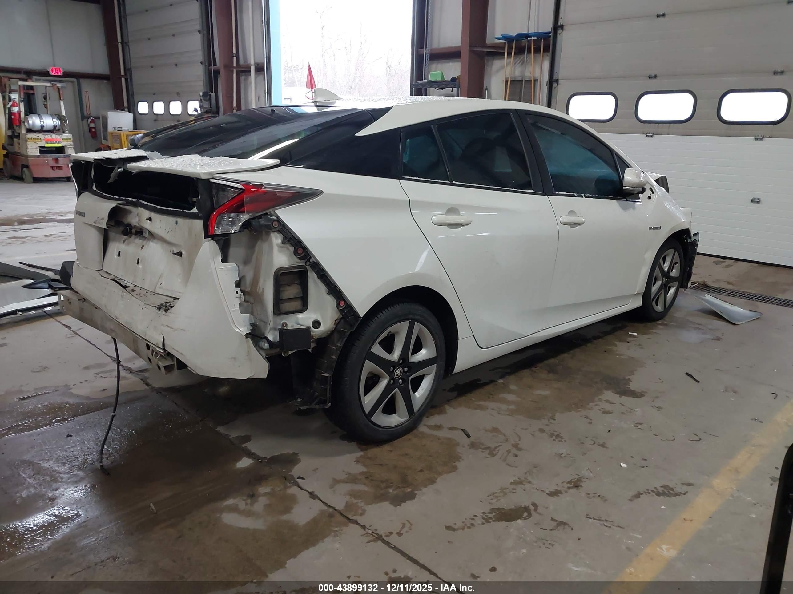 TOYOTA PRIUS image 4